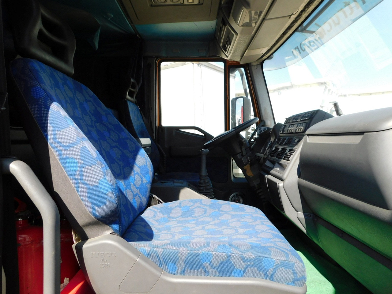 Iveco Eurocargo 120e24pmll - Kamion sandučar: slika Iveco Eurocargo 120e24pmll - Kamion sandučar Iveco Eurocargo 120e24pmll - Kamion sandučar: slika Iveco Eurocargo 120e24pmll - Kamion sandučar