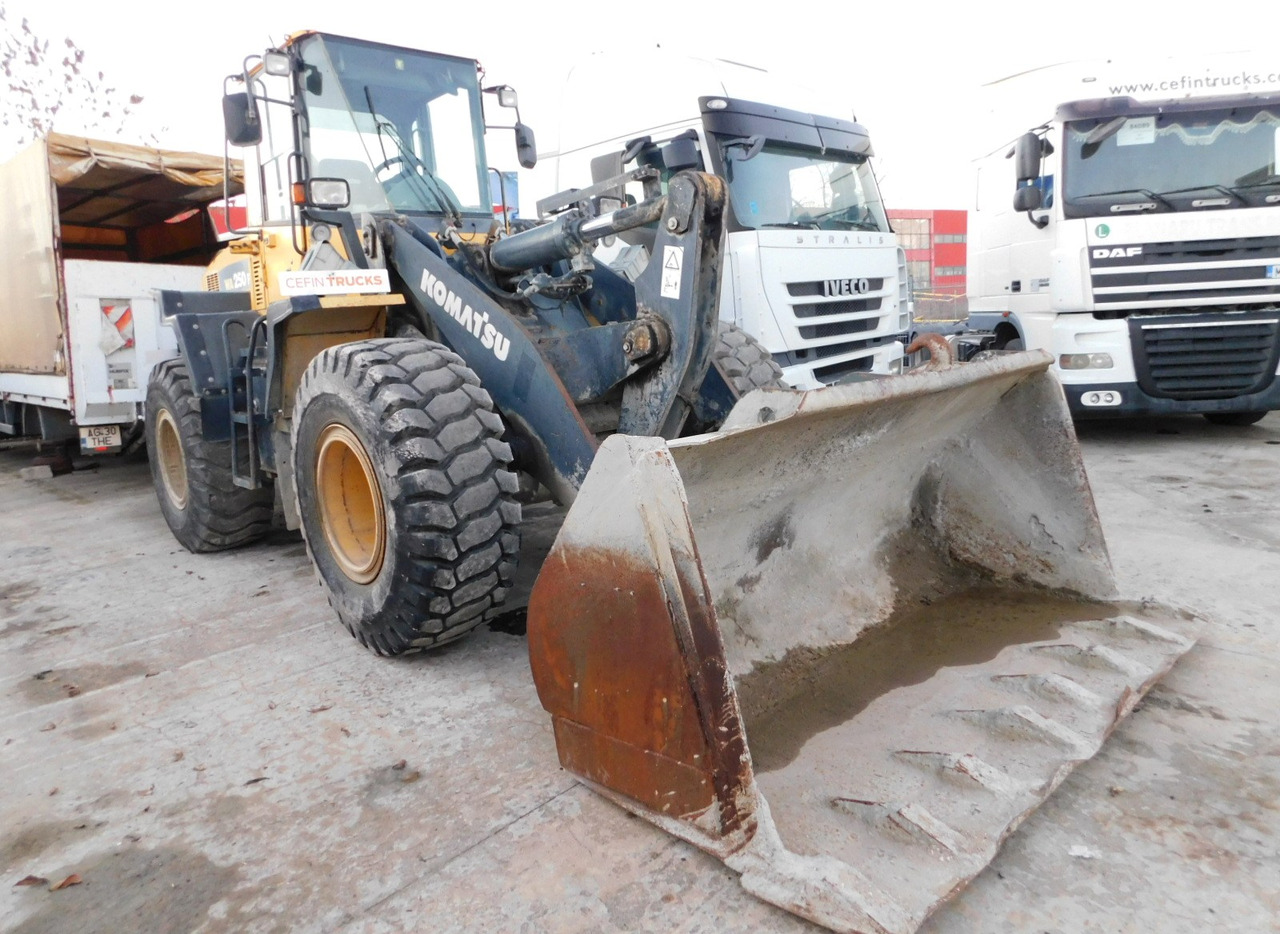 Komatsu Wa250pz 5 - Utovarivač na kotačima: slika Komatsu Wa250pz 5 - Utovarivač na kotačima Komatsu Wa250pz 5 - Utovarivač na kotačima: slika Komatsu Wa250pz 5 - Utovarivač na kotačima