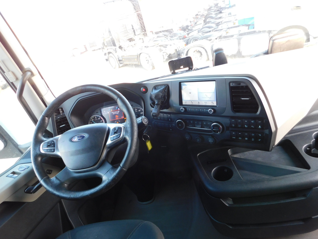 Tegljač Ford F max 4x2 scab e6 12s2620: slika Tegljač Ford F max 4x2 scab e6 12s2620
