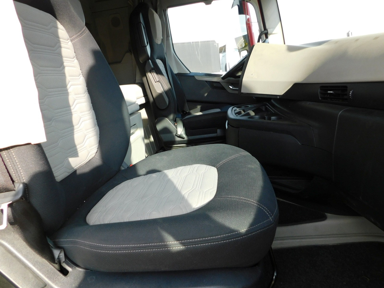 Ford F max ll 4x2 scab e6 12tx2620 - Tegljač: slika Ford F max ll 4x2 scab e6 12tx2620 - Tegljač Ford F max ll 4x2 scab e6 12tx2620 - Tegljač: slika Ford F max ll 4x2 scab e6 12tx2620 - Tegljač