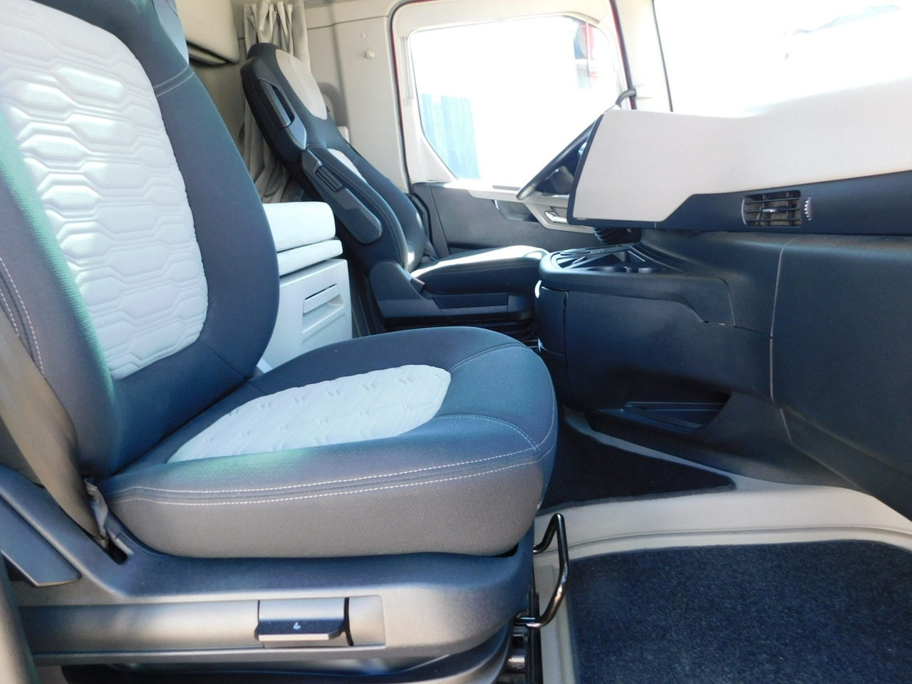 Ford F max ll 4x2 scab e6 12tx2620 - Tegljač: slika Ford F max ll 4x2 scab e6 12tx2620 - Tegljač Ford F max ll 4x2 scab e6 12tx2620 - Tegljač: slika Ford F max ll 4x2 scab e6 12tx2620 - Tegljač