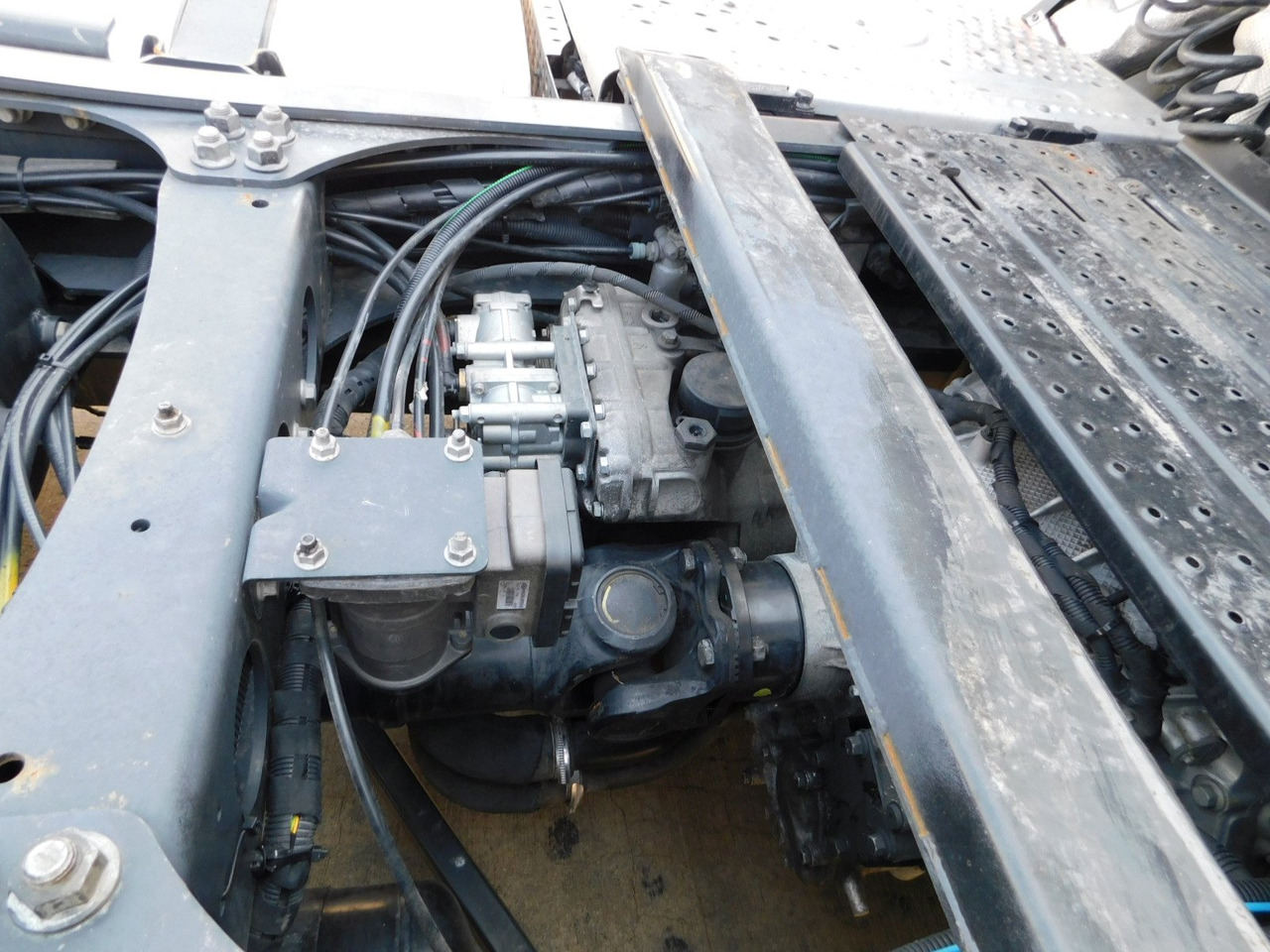 Tegljač Ford F max ll 4x2 scab e6 eco 16spdamt ecotorq: slika Tegljač Ford F max ll 4x2 scab e6 eco 16spdamt ecotorq
