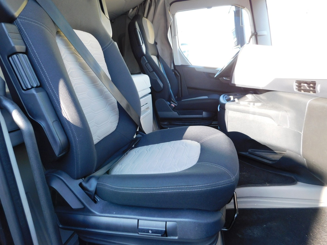 Ford F max ll 4x2 scab e6 eco 16spdamt ecotorq - Tegljač: slika Ford F max ll 4x2 scab e6 eco 16spdamt ecotorq - Tegljač Ford F max ll 4x2 scab e6 eco 16spdamt ecotorq - Tegljač: slika Ford F max ll 4x2 scab e6 eco 16spdamt ecotorq - Tegljač