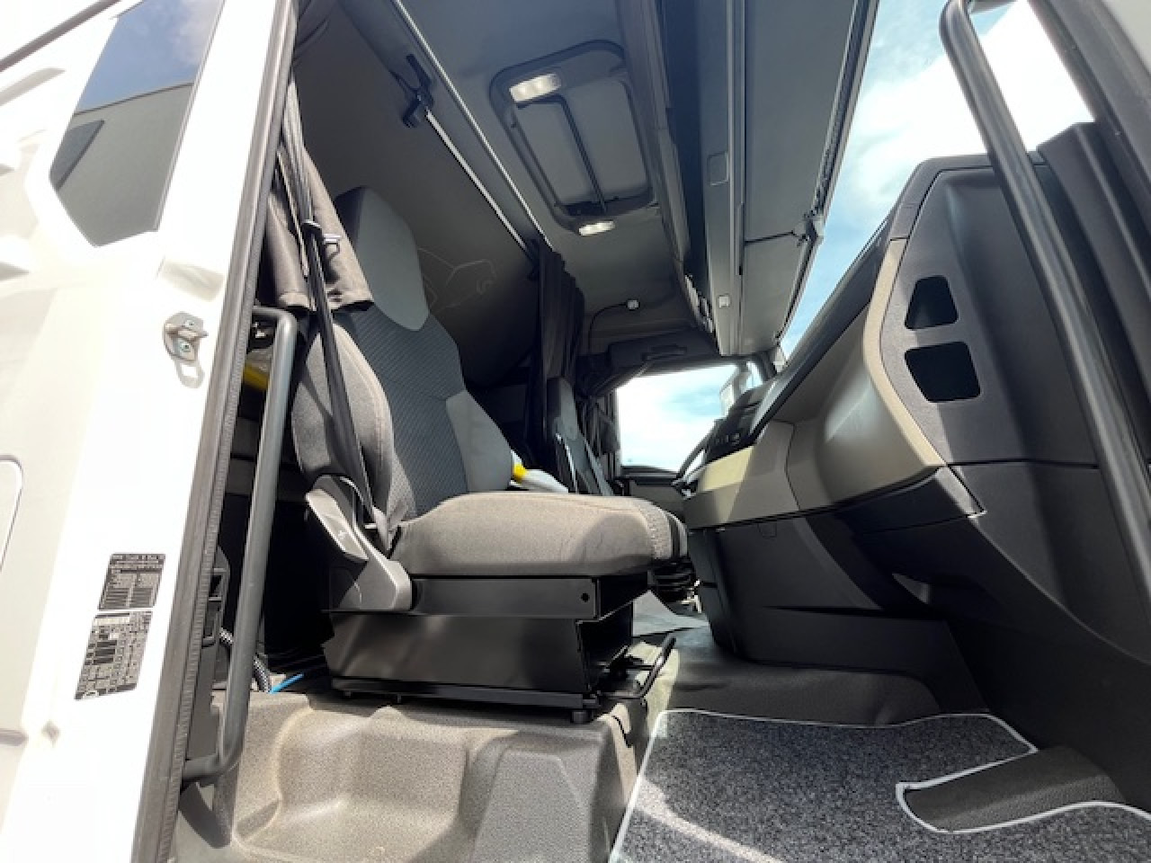 MAN 18.510 4x2 BL SA Kompressor - Kippyhdraulik - ADR - Tegljač: slika MAN 18.510 4x2 BL SA Kompressor - Kippyhdraulik - ADR - Tegljač MAN 18.510 4x2 BL SA Kompressor - Kippyhdraulik - ADR - Tegljač: slika MAN 18.510 4x2 BL SA Kompressor - Kippyhdraulik - ADR - Tegljač
