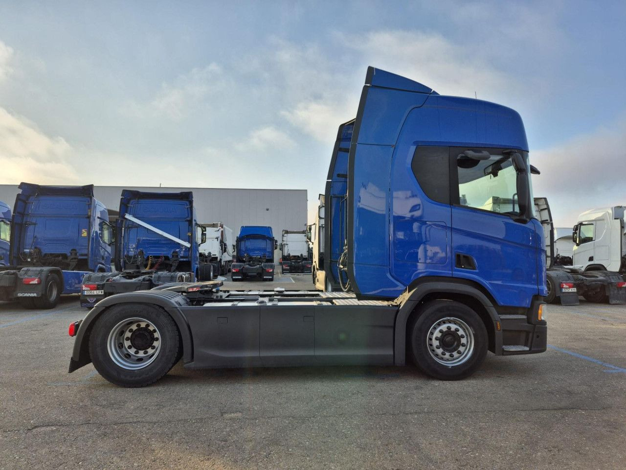 Scania R 450 - Tegljač: slika Scania R 450 - Tegljač Scania R 450 - Tegljač: slika Scania R 450 - Tegljač