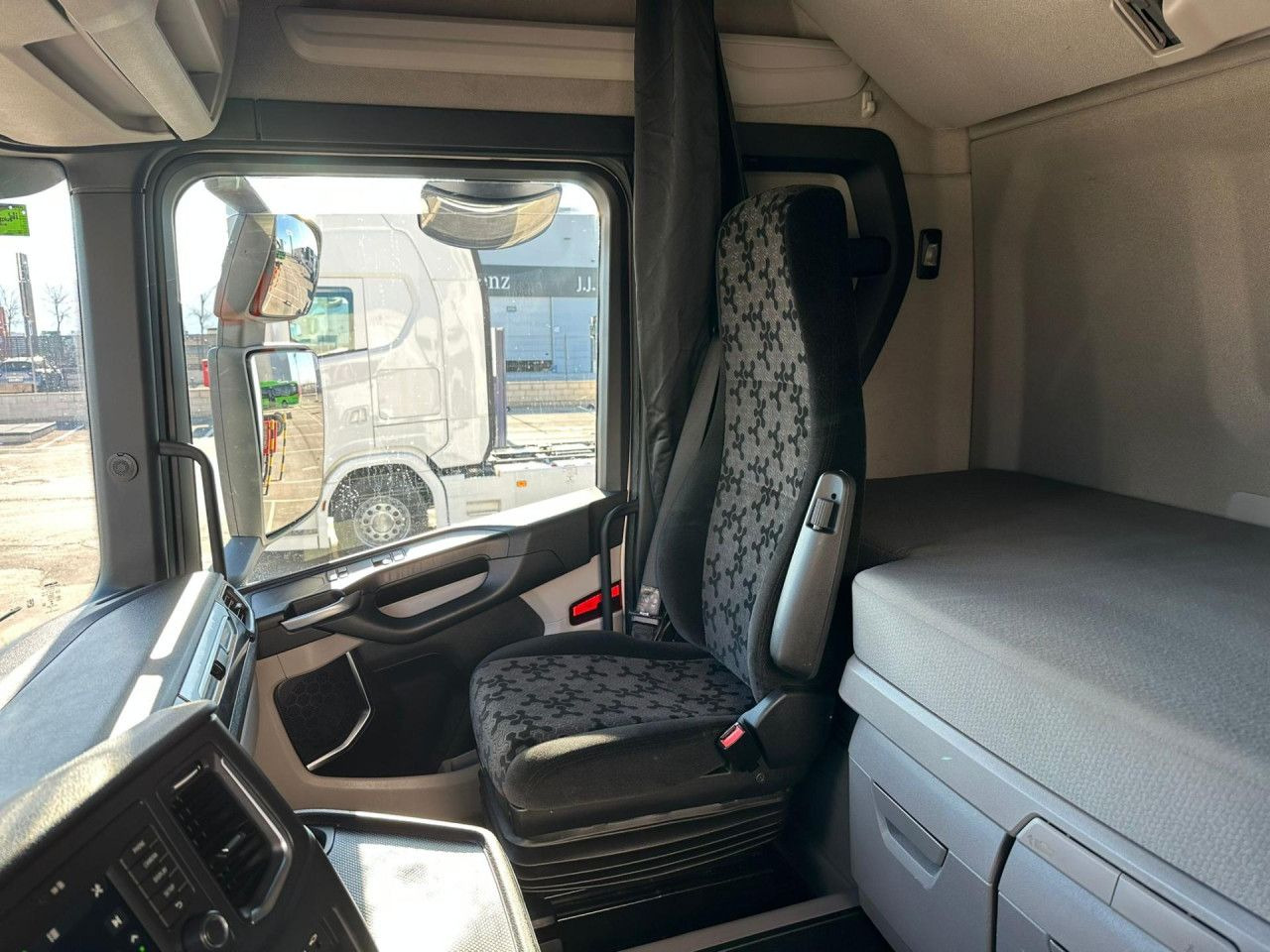Scania R 450 - Tegljač: slika Scania R 450 - Tegljač Scania R 450 - Tegljač: slika Scania R 450 - Tegljač