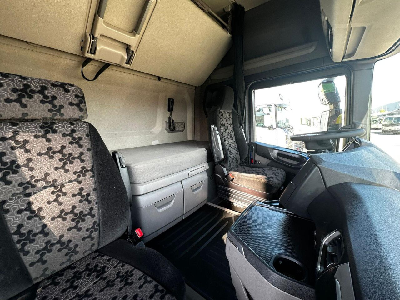 Tegljač Scania R 450: slika Tegljač Scania R 450