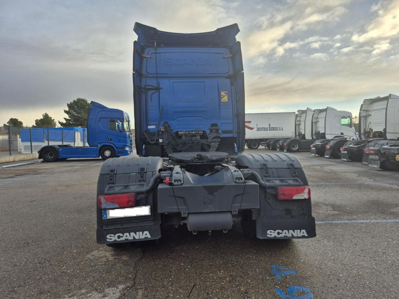 Scania R 580 - Tegljač: slika Scania R 580 - Tegljač Scania R 580 - Tegljač: slika Scania R 580 - Tegljač