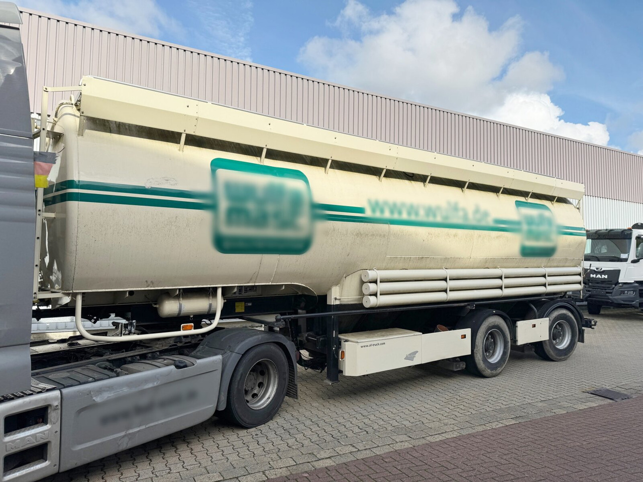 97WSL 33-24 Siloauflieger Welgro 97WSL 33-24 Siloauflieger, Lenkachse, 8 Kammern, ca. 51m³ - Silos poluprikolica: slika 97WSL 33-24 Siloauflieger Welgro 97WSL 33-24 Siloauflieger, Lenkachse, 8 Kammern, ca. 51m³ - Silos poluprikolica 97WSL 33-24 Siloauflieger Welgro 97WSL 33-24 Siloauflieger, Lenkachse, 8 Kammern, ca. 51m³ - Silos poluprikolica: slika 97WSL 33-24 Siloauflieger Welgro 97WSL 33-24 Siloauflieger, Lenkachse, 8 Kammern, ca. 51m³ - Silos poluprikolica