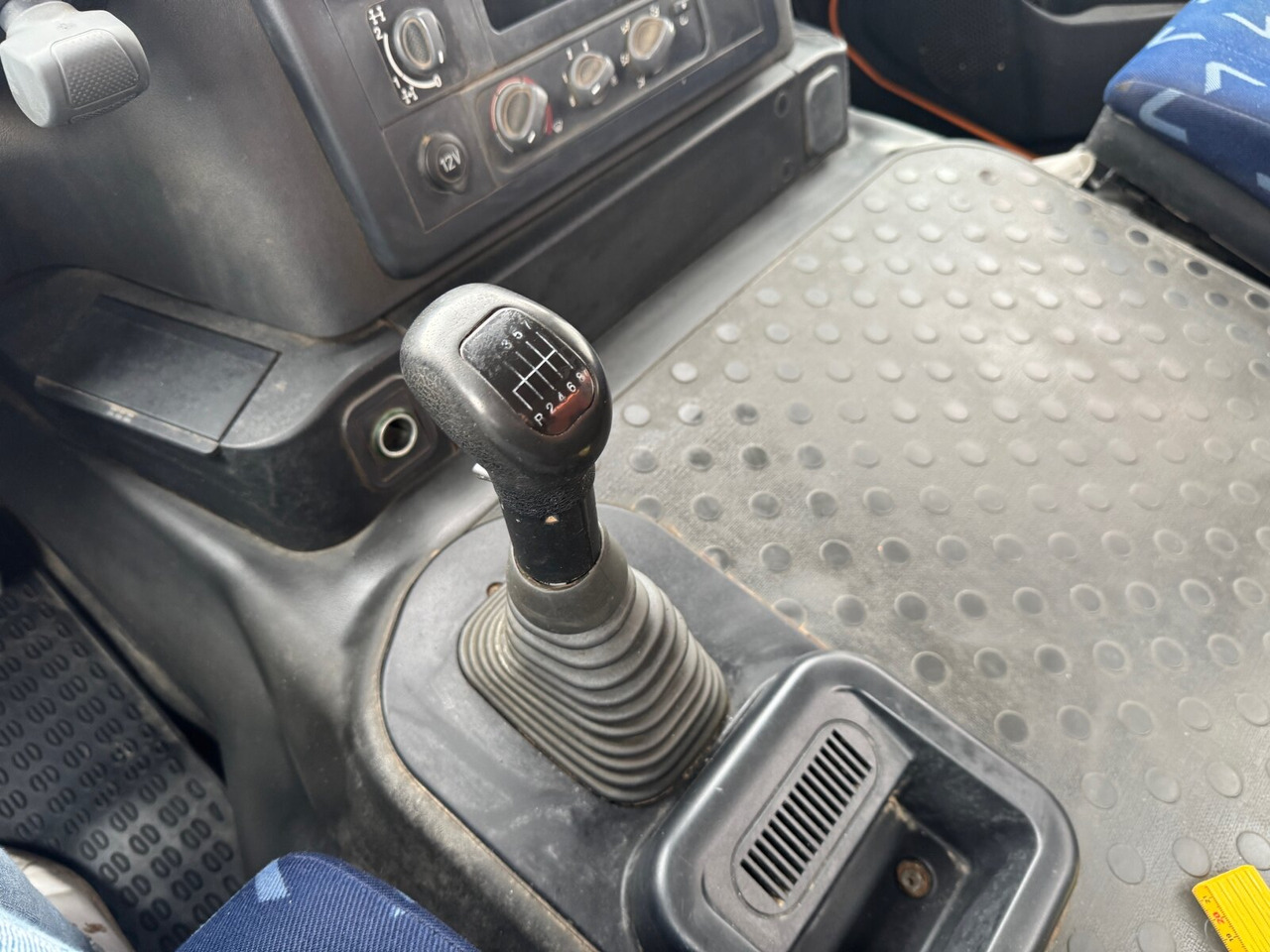 AD260T41 6x4 AD260T41 6x4, EEV - Kiper: slika AD260T41 6x4 AD260T41 6x4, EEV - Kiper AD260T41 6x4 AD260T41 6x4, EEV - Kiper: slika AD260T41 6x4 AD260T41 6x4, EEV - Kiper