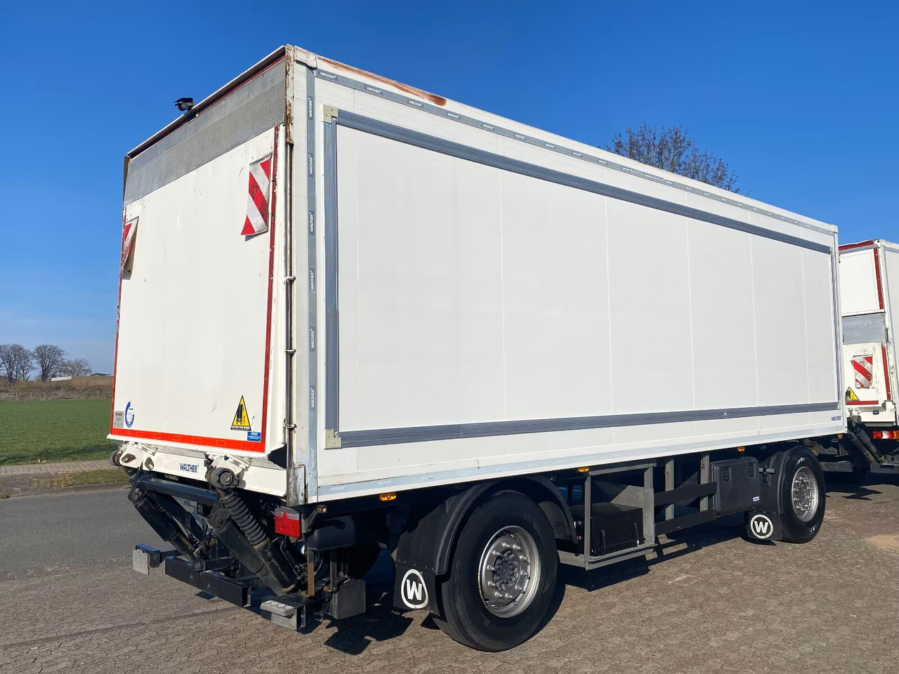 Andere Kofferanhänger mit LBW Kofferanhänger mit LBW, Durchladesystem - Prikolica sa zatvorenim sandukom: slika Andere Kofferanhänger mit LBW Kofferanhänger mit LBW, Durchladesystem - Prikolica sa zatvorenim sandukom Andere Kofferanhänger mit LBW Kofferanhänger mit LBW, Durchladesystem - Prikolica sa zatvorenim sandukom: slika Andere Kofferanhänger mit LBW Kofferanhänger mit LBW, Durchladesystem - Prikolica sa zatvorenim sandukom