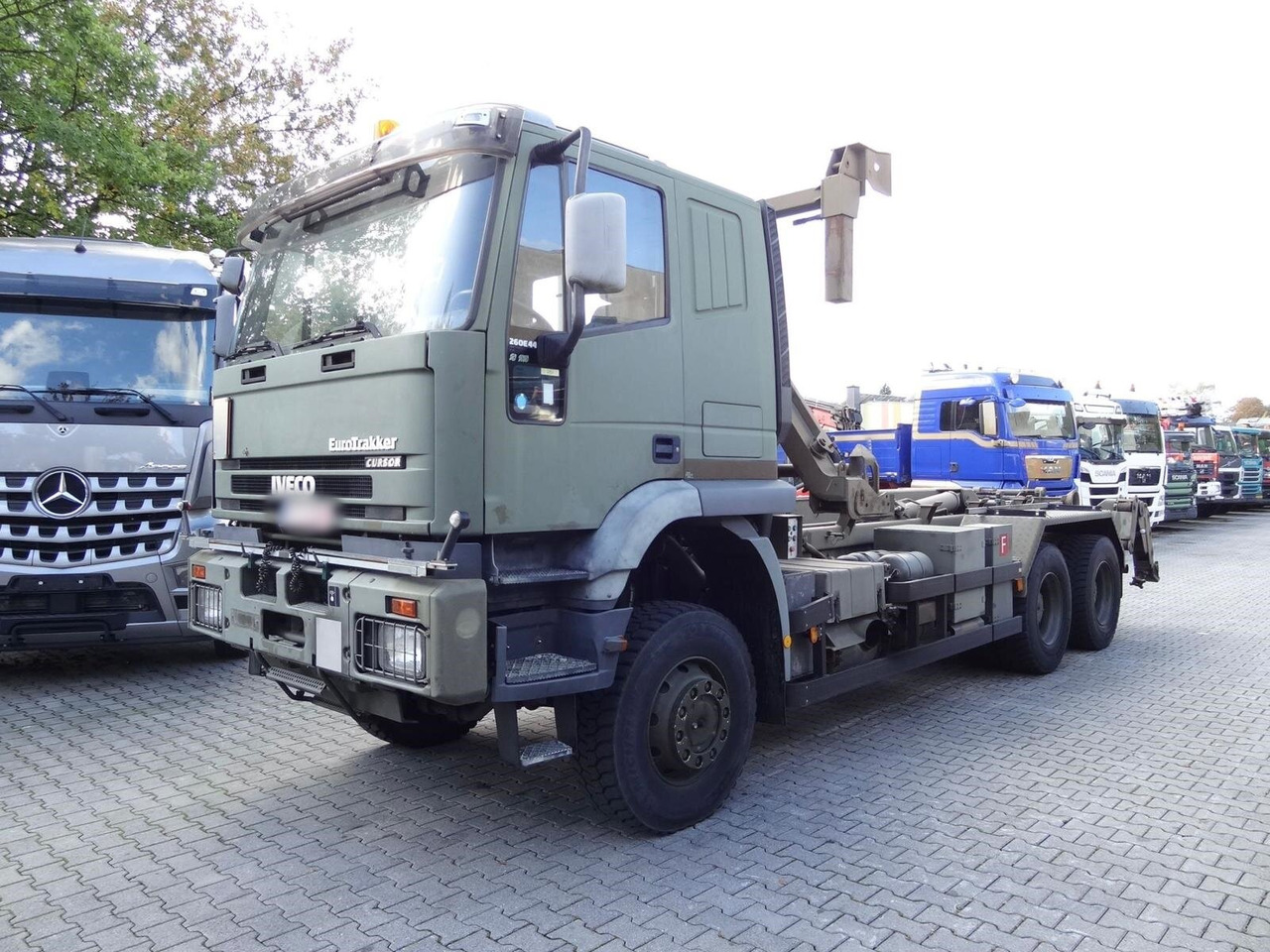 EuroTrakker 260E44W 6X6 EuroTrakker 260E44W 6X6, Retarder, ADR - Kamion s kukastom dizalicom: slika EuroTrakker 260E44W 6X6 EuroTrakker 260E44W 6X6, Retarder, ADR - Kamion s kukastom dizalicom EuroTrakker 260E44W 6X6 EuroTrakker 260E44W 6X6, Retarder, ADR - Kamion s kukastom dizalicom: slika EuroTrakker 260E44W 6X6 EuroTrakker 260E44W 6X6, Retarder, ADR - Kamion s kukastom dizalicom