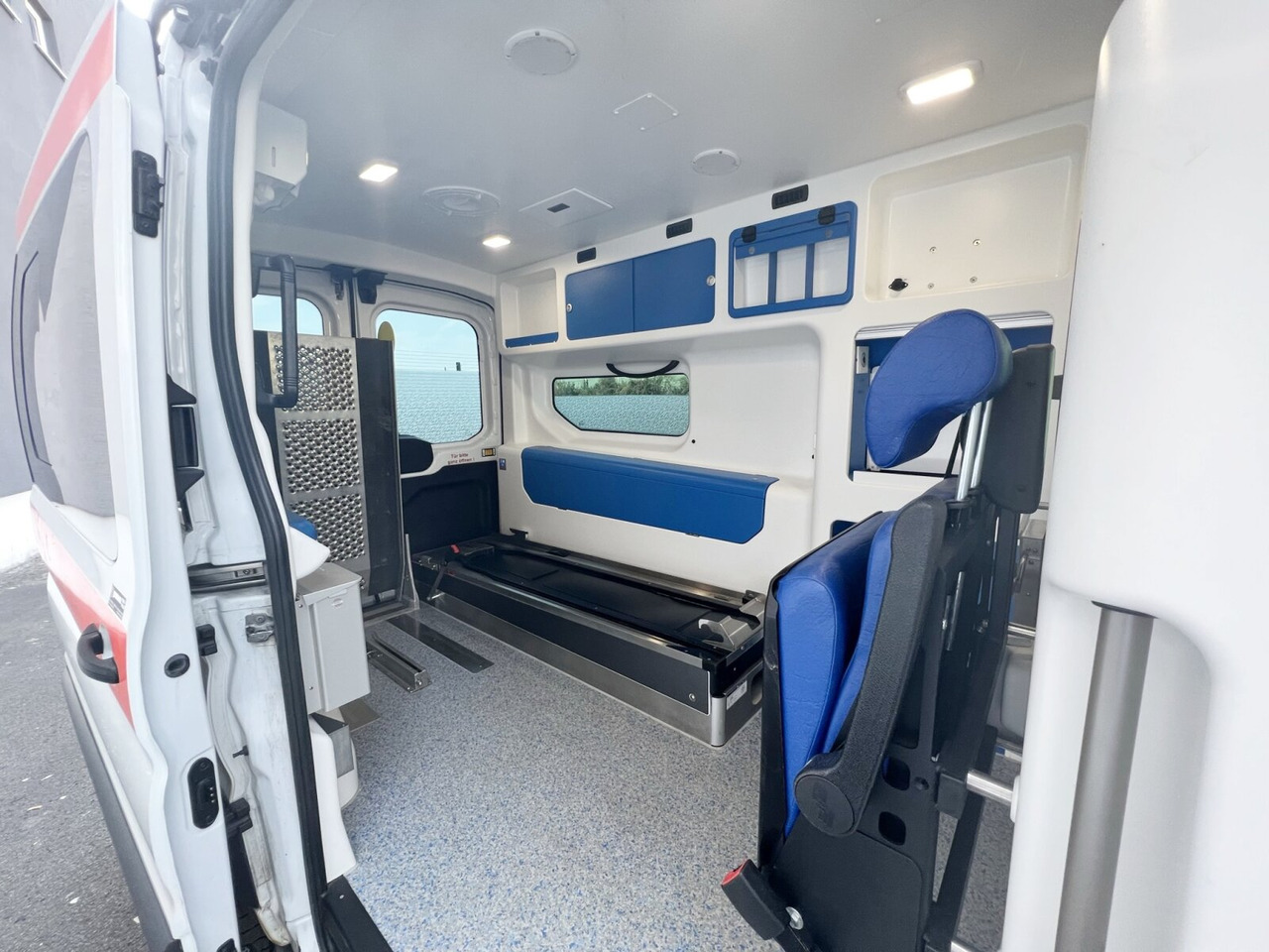 Ford Transit 2.2 TDCI 4x2 Transit 2.2 TDCI 4x2, Krankentransporter - Vozilo hitne pomoći: slika Ford Transit 2.2 TDCI 4x2 Transit 2.2 TDCI 4x2, Krankentransporter - Vozilo hitne pomoći Ford Transit 2.2 TDCI 4x2 Transit 2.2 TDCI 4x2, Krankentransporter - Vozilo hitne pomoći: slika Ford Transit 2.2 TDCI 4x2 Transit 2.2 TDCI 4x2, Krankentransporter - Vozilo hitne pomoći