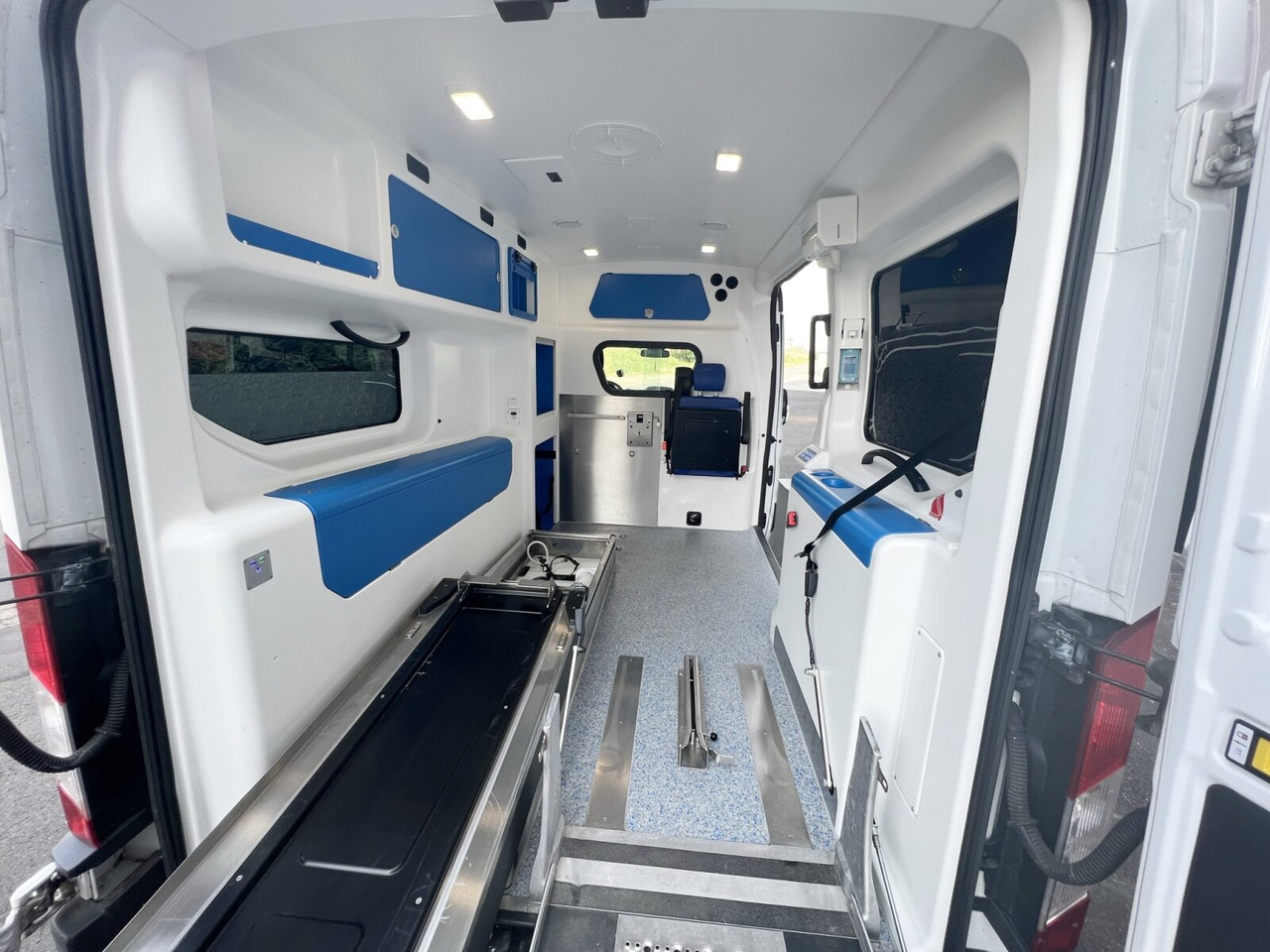 Ford Transit 2.2 TDCI 4x2 Transit 2.2 TDCI 4x2, Krankentransporter - Vozilo hitne pomoći: slika Ford Transit 2.2 TDCI 4x2 Transit 2.2 TDCI 4x2, Krankentransporter - Vozilo hitne pomoći Ford Transit 2.2 TDCI 4x2 Transit 2.2 TDCI 4x2, Krankentransporter - Vozilo hitne pomoći: slika Ford Transit 2.2 TDCI 4x2 Transit 2.2 TDCI 4x2, Krankentransporter - Vozilo hitne pomoći