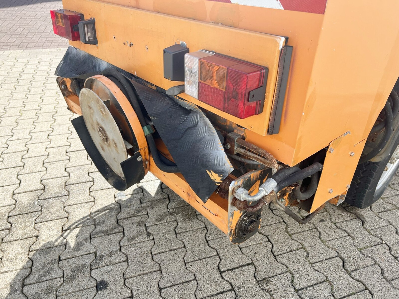 HY 1251 / 4x4 Bokimobil, Winterdienst, Kehr/Saugmaschine KIEFER HY 1251 / 4x4 Bokimobil, Winterdienst - Općinski traktor: slika HY 1251 / 4x4 Bokimobil, Winterdienst, Kehr/Saugmaschine KIEFER HY 1251 / 4x4 Bokimobil, Winterdienst - Općinski traktor HY 1251 / 4x4 Bokimobil, Winterdienst, Kehr/Saugmaschine KIEFER HY 1251 / 4x4 Bokimobil, Winterdienst - Općinski traktor: slika HY 1251 / 4x4 Bokimobil, Winterdienst, Kehr/Saugmaschine KIEFER HY 1251 / 4x4 Bokimobil, Winterdienst - Općinski traktor