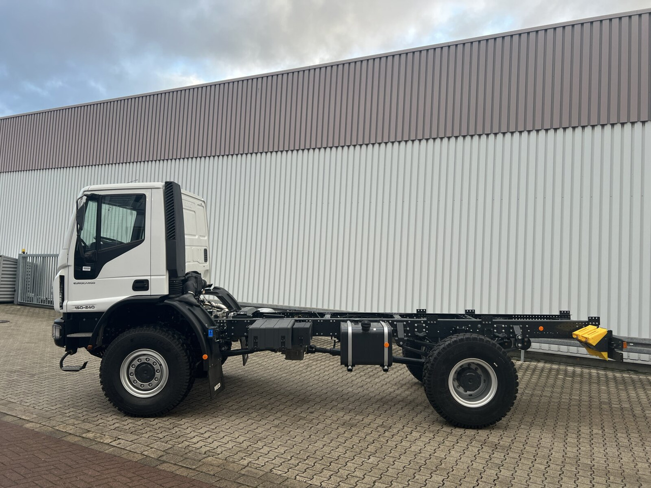 Novi Kamion-šasija Iveco EuroCargo ML150E24 WS 4x4 EuroCargo ML150E24 WS 4x4, Euro3, mehrfach Vorhanden!: slika Novi Kamion-šasija Iveco EuroCargo ML150E24 WS 4x4 EuroCargo ML150E24 WS 4x4, Euro3, mehrfach Vorhanden!