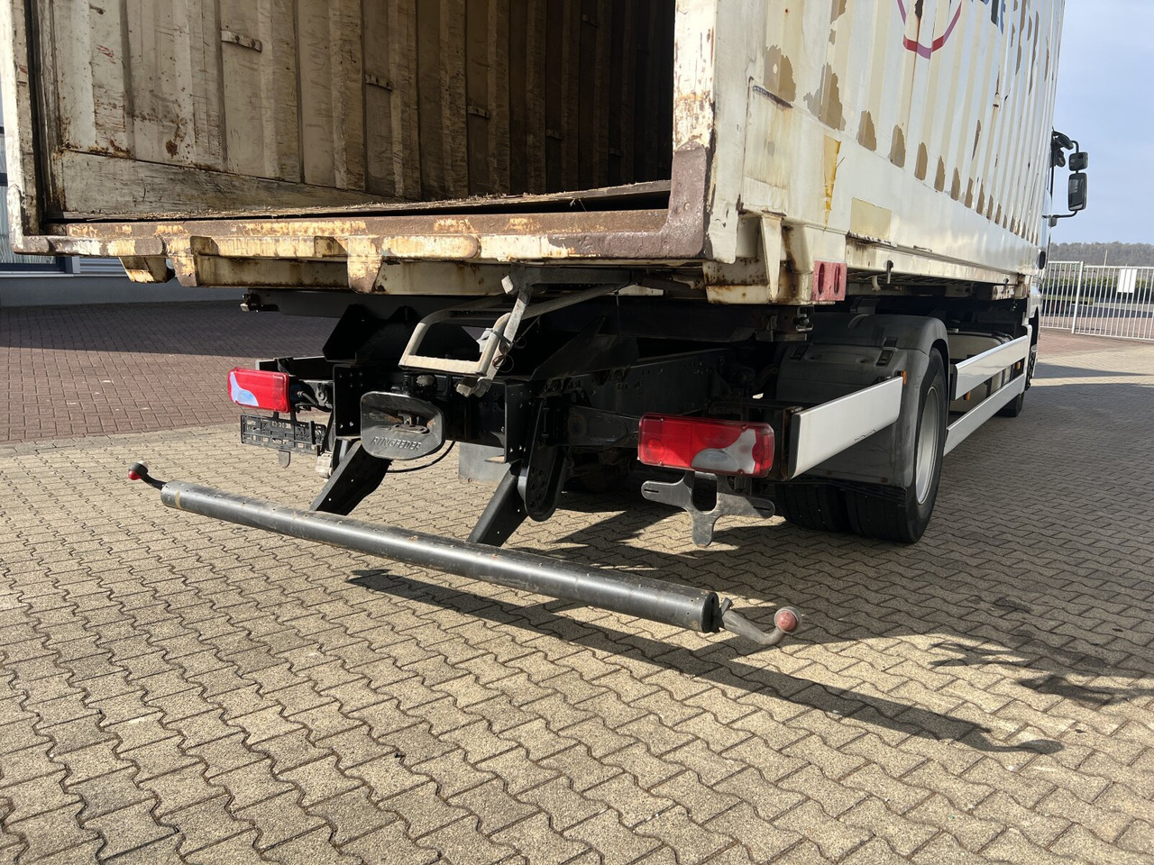 Zakup MAN TGA 18.350 4x2 LL TGA 18.350 4x2 LL, Fahrschulausstattung MAN TGA 18.350 4x2 LL TGA 18.350 4x2 LL, Fahrschulausstattung: slika Zakup MAN TGA 18.350 4x2 LL TGA 18.350 4x2 LL, Fahrschulausstattung MAN TGA 18.350 4x2 LL TGA 18.350 4x2 LL, Fahrschulausstattung