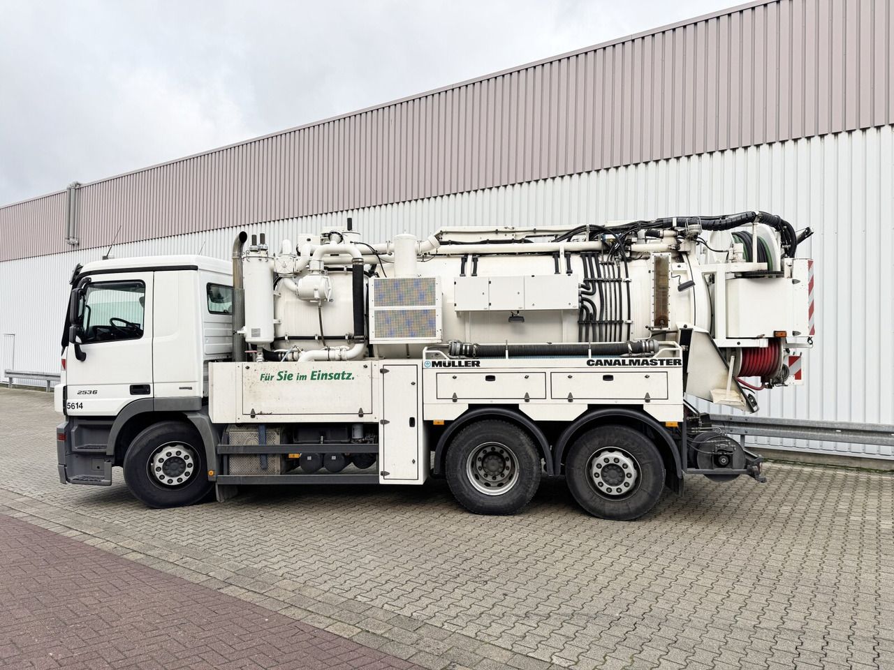 Mercedes-Benz Actros 2536 L 6x2 Actros 2536 L 6x2, Müller Saug- und Spülwagen ca. 10,5m³, Lenkachse - Kamion: slika Mercedes-Benz Actros 2536 L 6x2 Actros 2536 L 6x2, Müller Saug- und Spülwagen ca. 10,5m³, Lenkachse - Kamion Mercedes-Benz Actros 2536 L 6x2 Actros 2536 L 6x2, Müller Saug- und Spülwagen ca. 10,5m³, Lenkachse - Kamion: slika Mercedes-Benz Actros 2536 L 6x2 Actros 2536 L 6x2, Müller Saug- und Spülwagen ca. 10,5m³, Lenkachse - Kamion
