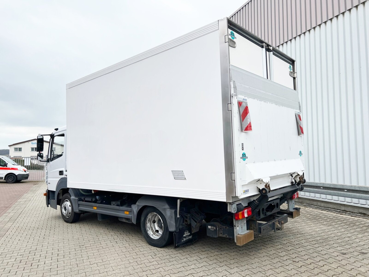 Mercedes-Benz Atego 816 L 4x2 Atego 816 L 4x2, Kühlkoffer, ThermoKing, LBW BÄR - Kamion: slika Mercedes-Benz Atego 816 L 4x2 Atego 816 L 4x2, Kühlkoffer, ThermoKing, LBW BÄR - Kamion Mercedes-Benz Atego 816 L 4x2 Atego 816 L 4x2, Kühlkoffer, ThermoKing, LBW BÄR - Kamion: slika Mercedes-Benz Atego 816 L 4x2 Atego 816 L 4x2, Kühlkoffer, ThermoKing, LBW BÄR - Kamion