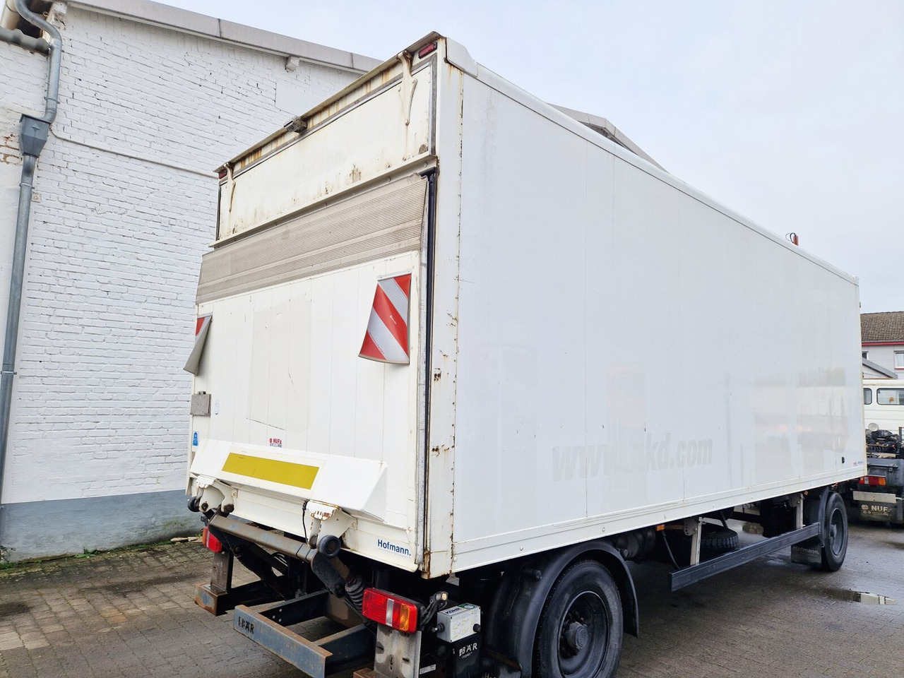 Kleiderkofferanhänger Hofmann, Kleiderkofferanhänger, durchladbar, LBW BÄR, 42 cbm - Prikolica sa zatvorenim sandukom: slika Kleiderkofferanhänger Hofmann, Kleiderkofferanhänger, durchladbar, LBW BÄR, 42 cbm - Prikolica sa zatvorenim sandukom Kleiderkofferanhänger Hofmann, Kleiderkofferanhänger, durchladbar, LBW BÄR, 42 cbm - Prikolica sa zatvorenim sandukom: slika Kleiderkofferanhänger Hofmann, Kleiderkofferanhänger, durchladbar, LBW BÄR, 42 cbm - Prikolica sa zatvorenim sandukom