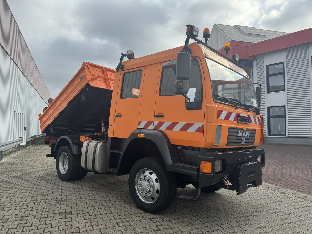 Kiper MAN 14.225 LAK 4x4 BB Doka 14.225 LAK 4x4 BB Doka, Winterdienstausstattung: slika Kiper MAN 14.225 LAK 4x4 BB Doka 14.225 LAK 4x4 BB Doka, Winterdienstausstattung Kiper MAN 14.225 LAK 4x4 BB Doka 14.225 LAK 4x4 BB Doka, Winterdienstausstattung: slika Kiper MAN 14.225 LAK 4x4 BB Doka 14.225 LAK 4x4 BB Doka, Winterdienstausstattung