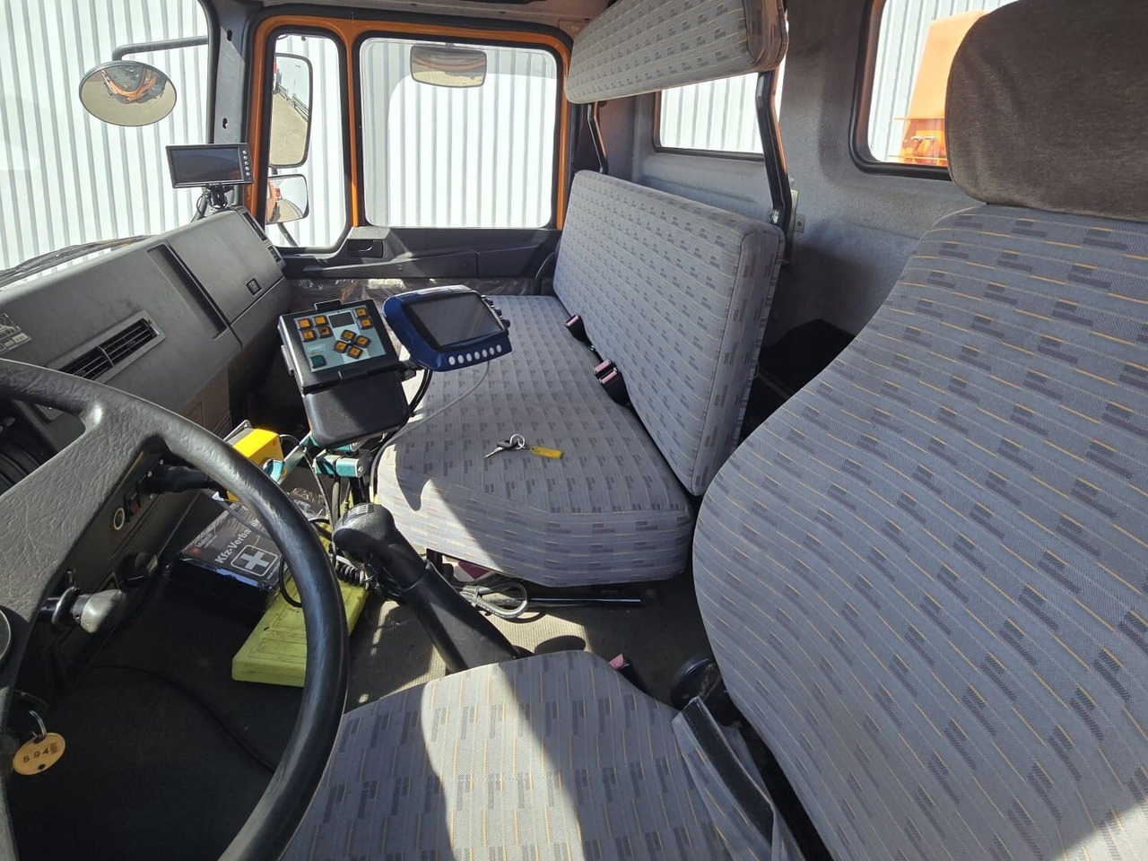 MAN F10 26.272 6x6 F10 26.272 6x6, F90 - Kamion-šasija: slika MAN F10 26.272 6x6 F10 26.272 6x6, F90 - Kamion-šasija MAN F10 26.272 6x6 F10 26.272 6x6, F90 - Kamion-šasija: slika MAN F10 26.272 6x6 F10 26.272 6x6, F90 - Kamion-šasija