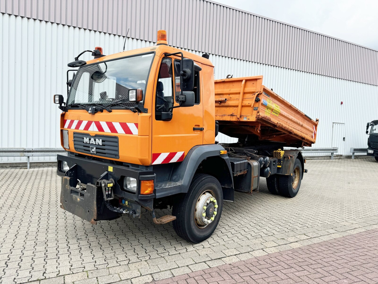 MAN LE 18.280 4X4 BB LE 18.280 4X4 BB, Winterdienstausstattung, Grüne Plakette - Kiper, Kamion s kranom: slika MAN LE 18.280 4X4 BB LE 18.280 4X4 BB, Winterdienstausstattung, Grüne Plakette - Kiper, Kamion s kranom MAN LE 18.280 4X4 BB LE 18.280 4X4 BB, Winterdienstausstattung, Grüne Plakette - Kiper, Kamion s kranom: slika MAN LE 18.280 4X4 BB LE 18.280 4X4 BB, Winterdienstausstattung, Grüne Plakette - Kiper, Kamion s kranom