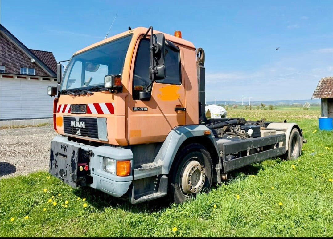 MAN LE 18.280 4x2 LL LE 18.280 4x2 LL, 6-Zylinder, Winterdienstausstattung - Kamion s kukastom dizalicom: slika MAN LE 18.280 4x2 LL LE 18.280 4x2 LL, 6-Zylinder, Winterdienstausstattung - Kamion s kukastom dizalicom MAN LE 18.280 4x2 LL LE 18.280 4x2 LL, 6-Zylinder, Winterdienstausstattung - Kamion s kukastom dizalicom: slika MAN LE 18.280 4x2 LL LE 18.280 4x2 LL, 6-Zylinder, Winterdienstausstattung - Kamion s kukastom dizalicom