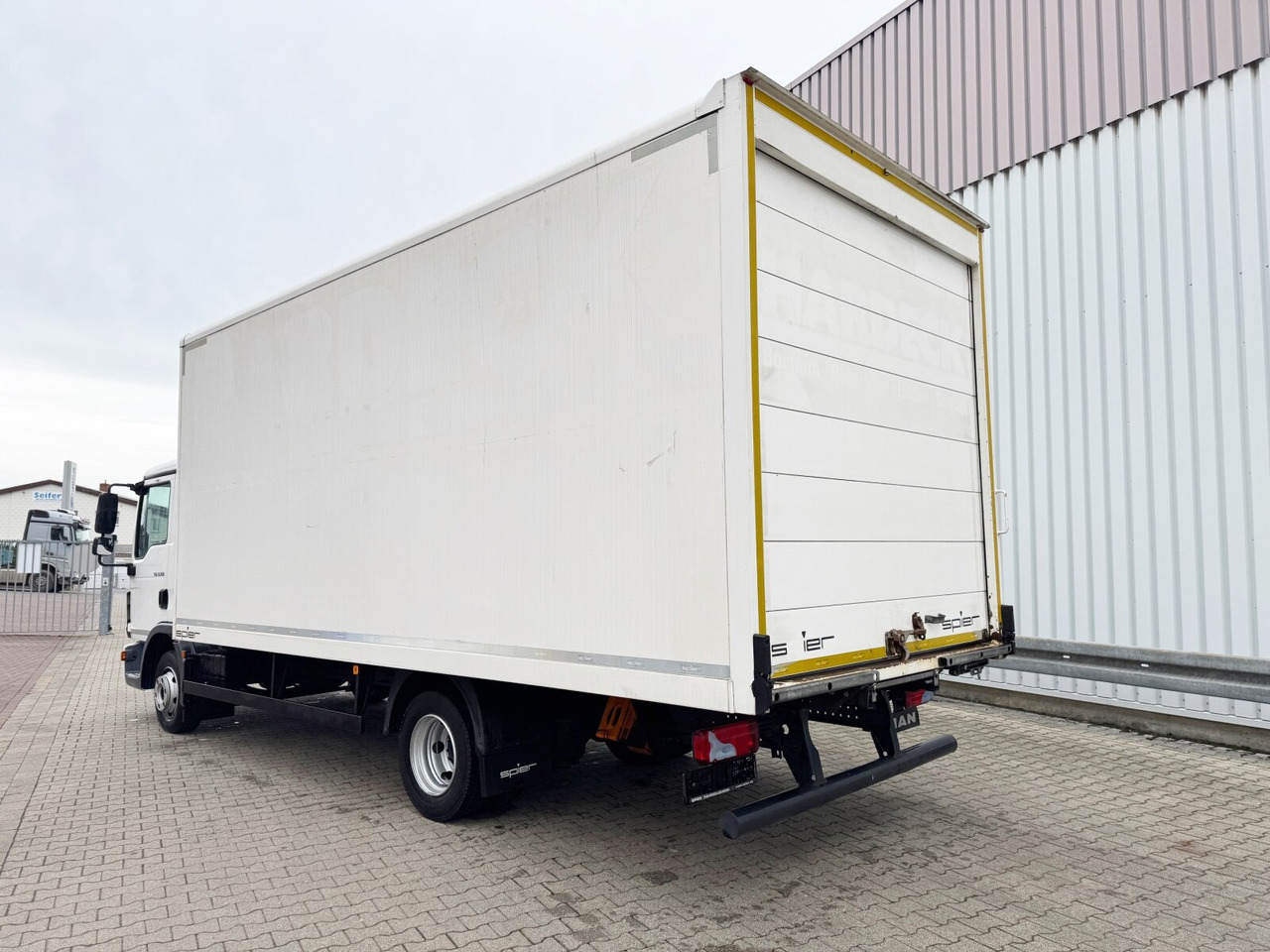 Kamion sandučar MAN TGL 8.150 4x2 BL TGL 8.150 4x2 BL, Möbelkoffer mit Rolltor: slika Kamion sandučar MAN TGL 8.150 4x2 BL TGL 8.150 4x2 BL, Möbelkoffer mit Rolltor