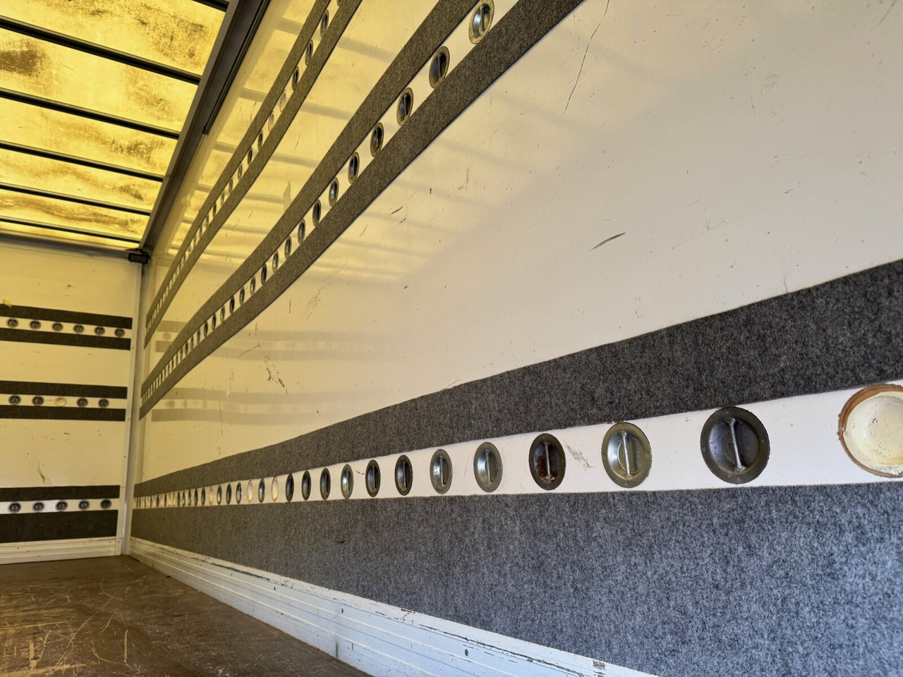 Kamion sandučar MAN TGL 8.150 4x2 BL TGL 8.150 4x2 BL, Möbelkoffer mit Rolltor: slika Kamion sandučar MAN TGL 8.150 4x2 BL TGL 8.150 4x2 BL, Möbelkoffer mit Rolltor