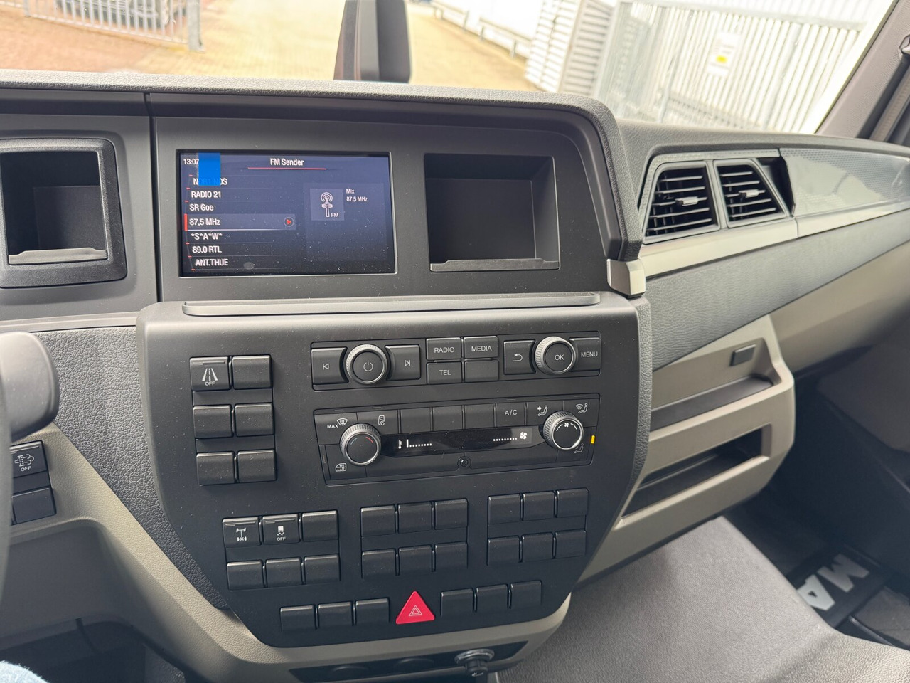 MAN TGL 8.160 4x2 BL CH TGL 8.160 4x2 BL CH, City-Abroller - Kamion s kukastom dizalicom: slika MAN TGL 8.160 4x2 BL CH TGL 8.160 4x2 BL CH, City-Abroller - Kamion s kukastom dizalicom MAN TGL 8.160 4x2 BL CH TGL 8.160 4x2 BL CH, City-Abroller - Kamion s kukastom dizalicom: slika MAN TGL 8.160 4x2 BL CH TGL 8.160 4x2 BL CH, City-Abroller - Kamion s kukastom dizalicom