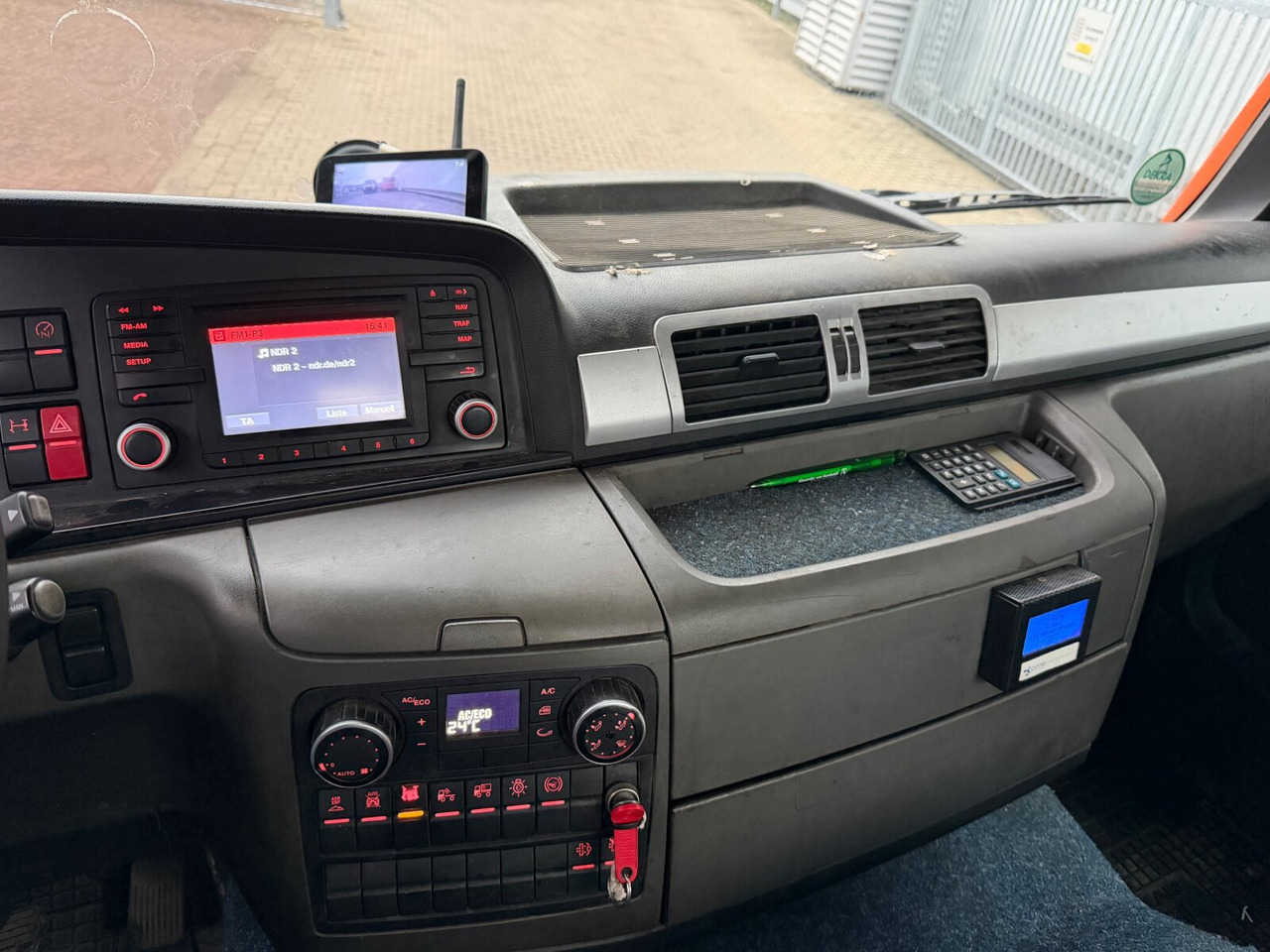 MAN TGM 18.290 4x2 BB TGM 18.290 4x2 BB, Tele-Absetzer - Utovarivač s proklizavajućim upravljanjem: slika MAN TGM 18.290 4x2 BB TGM 18.290 4x2 BB, Tele-Absetzer - Utovarivač s proklizavajućim upravljanjem MAN TGM 18.290 4x2 BB TGM 18.290 4x2 BB, Tele-Absetzer - Utovarivač s proklizavajućim upravljanjem: slika MAN TGM 18.290 4x2 BB TGM 18.290 4x2 BB, Tele-Absetzer - Utovarivač s proklizavajućim upravljanjem