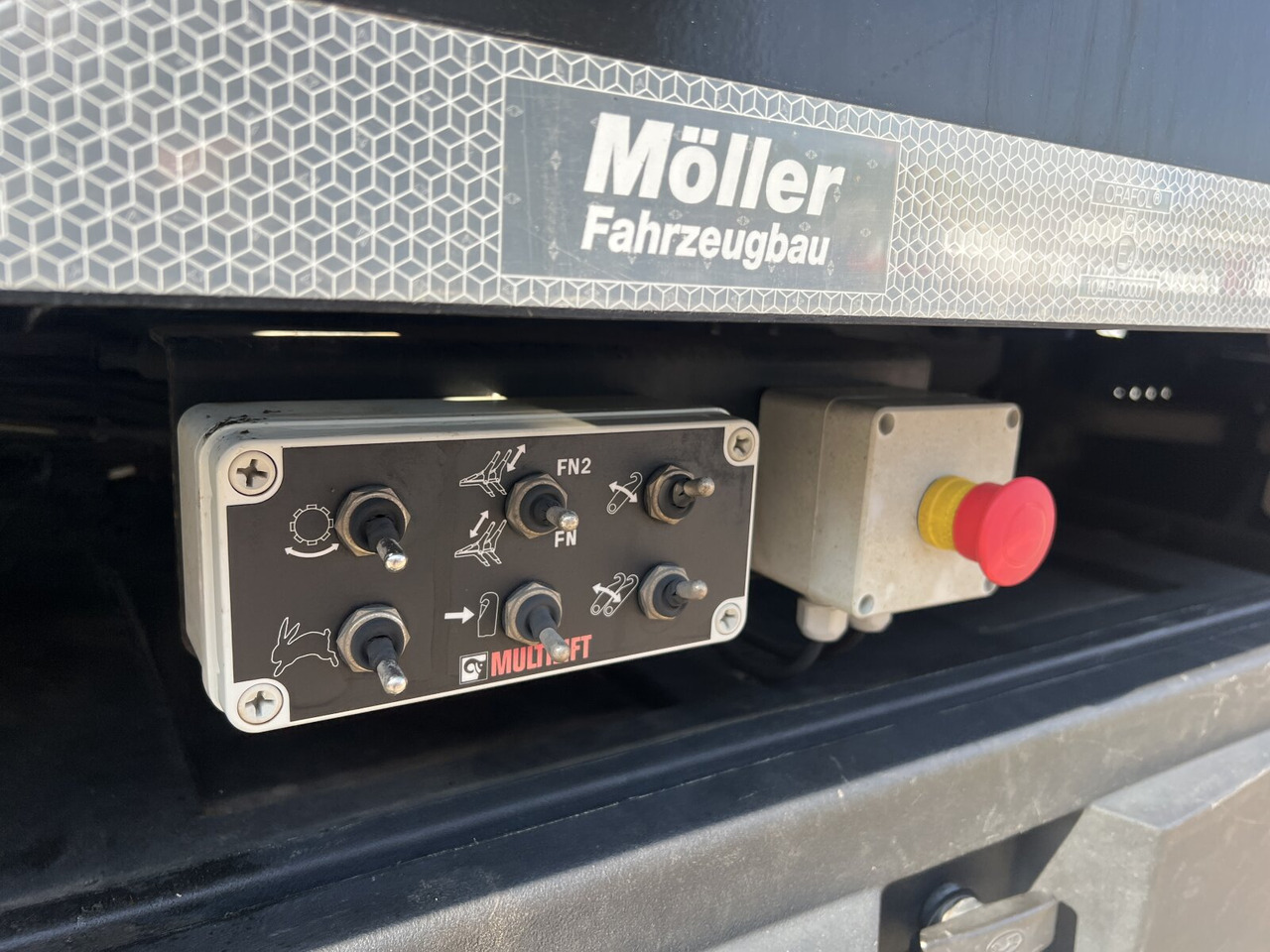 MAN TGM 18.320 4x2 BL TGM 18.320 4x2 BL, Hiab Tele-Absetzanlage, Funk - Utovarivač s proklizavajućim upravljanjem: slika MAN TGM 18.320 4x2 BL TGM 18.320 4x2 BL, Hiab Tele-Absetzanlage, Funk - Utovarivač s proklizavajućim upravljanjem MAN TGM 18.320 4x2 BL TGM 18.320 4x2 BL, Hiab Tele-Absetzanlage, Funk - Utovarivač s proklizavajućim upravljanjem: slika MAN TGM 18.320 4x2 BL TGM 18.320 4x2 BL, Hiab Tele-Absetzanlage, Funk - Utovarivač s proklizavajućim upravljanjem