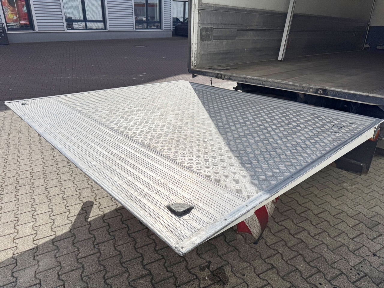 Zakup MAN TGM 26.340 6x2-4 LL TGM 26.340 6x2-4 LL, Getränkekoffer, Lenk-/Liftachse, LBW MBB, 2x AHK MAN TGM 26.340 6x2-4 LL TGM 26.340 6x2-4 LL, Getränkekoffer, Lenk-/Liftachse, LBW MBB, 2x AHK: slika Zakup MAN TGM 26.340 6x2-4 LL TGM 26.340 6x2-4 LL, Getränkekoffer, Lenk-/Liftachse, LBW MBB, 2x AHK MAN TGM 26.340 6x2-4 LL TGM 26.340 6x2-4 LL, Getränkekoffer, Lenk-/Liftachse, LBW MBB, 2x AHK