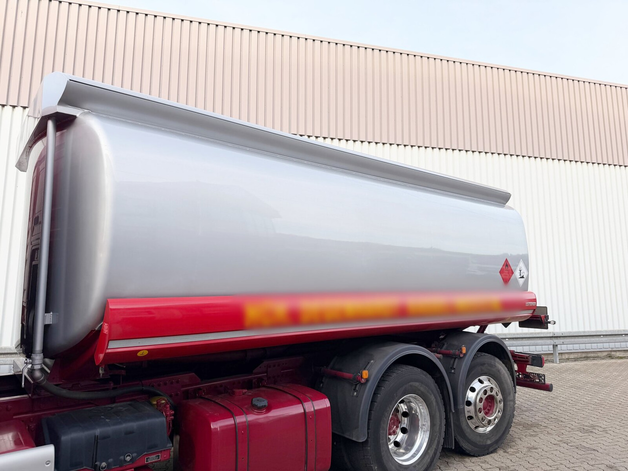 MAN TGS 26.400 6x2-4 LL TGS 26.400 6x2-4 LL, Lenk-/Lift, Navi, ADR, Esterer Tank ca. 19270l, 2 Kammern, Funk - Kamion cisterna: slika MAN TGS 26.400 6x2-4 LL TGS 26.400 6x2-4 LL, Lenk-/Lift, Navi, ADR, Esterer Tank ca. 19270l, 2 Kammern, Funk - Kamion cisterna MAN TGS 26.400 6x2-4 LL TGS 26.400 6x2-4 LL, Lenk-/Lift, Navi, ADR, Esterer Tank ca. 19270l, 2 Kammern, Funk - Kamion cisterna: slika MAN TGS 26.400 6x2-4 LL TGS 26.400 6x2-4 LL, Lenk-/Lift, Navi, ADR, Esterer Tank ca. 19270l, 2 Kammern, Funk - Kamion cisterna