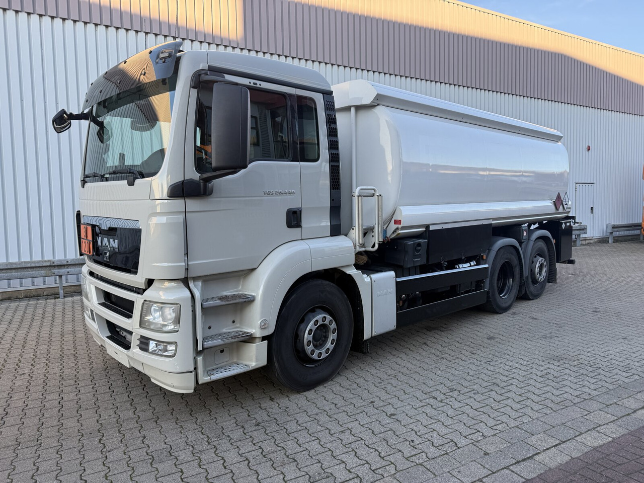 MAN TGS 26.440 6x2-4 BL TGS 26.440 6x2-4 BL, Lenk-/Liftachse, ADR, Esterer Tank ca. 20.340l, 3 Kammern - Kamion cisterna: slika MAN TGS 26.440 6x2-4 BL TGS 26.440 6x2-4 BL, Lenk-/Liftachse, ADR, Esterer Tank ca. 20.340l, 3 Kammern - Kamion cisterna MAN TGS 26.440 6x2-4 BL TGS 26.440 6x2-4 BL, Lenk-/Liftachse, ADR, Esterer Tank ca. 20.340l, 3 Kammern - Kamion cisterna: slika MAN TGS 26.440 6x2-4 BL TGS 26.440 6x2-4 BL, Lenk-/Liftachse, ADR, Esterer Tank ca. 20.340l, 3 Kammern - Kamion cisterna