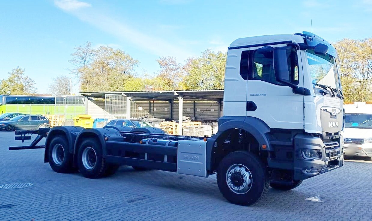 MAN TGS 33.440 6x6 BB CH TGS 33.440 6x6 BB CH, Hohe Bauart, Nebenantrieb - Kamion-šasija: slika MAN TGS 33.440 6x6 BB CH TGS 33.440 6x6 BB CH, Hohe Bauart, Nebenantrieb - Kamion-šasija MAN TGS 33.440 6x6 BB CH TGS 33.440 6x6 BB CH, Hohe Bauart, Nebenantrieb - Kamion-šasija: slika MAN TGS 33.440 6x6 BB CH TGS 33.440 6x6 BB CH, Hohe Bauart, Nebenantrieb - Kamion-šasija