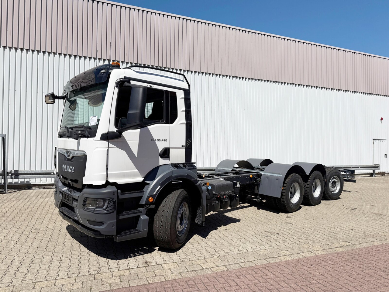MAN TGS 35.470 8x4-4 BL TGS 35.470 8x4-4 BL, Lenk-/Liftachse, Navi, Motorabtrieb - Kamion-šasija: slika MAN TGS 35.470 8x4-4 BL TGS 35.470 8x4-4 BL, Lenk-/Liftachse, Navi, Motorabtrieb - Kamion-šasija MAN TGS 35.470 8x4-4 BL TGS 35.470 8x4-4 BL, Lenk-/Liftachse, Navi, Motorabtrieb - Kamion-šasija: slika MAN TGS 35.470 8x4-4 BL TGS 35.470 8x4-4 BL, Lenk-/Liftachse, Navi, Motorabtrieb - Kamion-šasija
