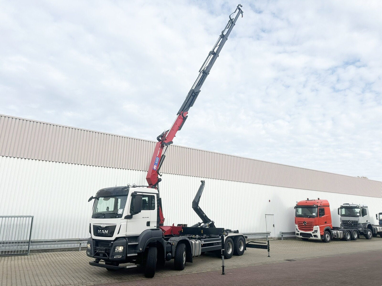 MAN TGS 35.480 8X4 BL TGS 35.480 8X4 BL, Intarder, Kran HMF 3220-K6, 4-fach Abstützung, Funk - Kamion s kukastom dizalicom, Kamion s kranom: slika MAN TGS 35.480 8X4 BL TGS 35.480 8X4 BL, Intarder, Kran HMF 3220-K6, 4-fach Abstützung, Funk - Kamion s kukastom dizalicom, Kamion s kranom MAN TGS 35.480 8X4 BL TGS 35.480 8X4 BL, Intarder, Kran HMF 3220-K6, 4-fach Abstützung, Funk - Kamion s kukastom dizalicom, Kamion s kranom: slika MAN TGS 35.480 8X4 BL TGS 35.480 8X4 BL, Intarder, Kran HMF 3220-K6, 4-fach Abstützung, Funk - Kamion s kukastom dizalicom, Kamion s kranom