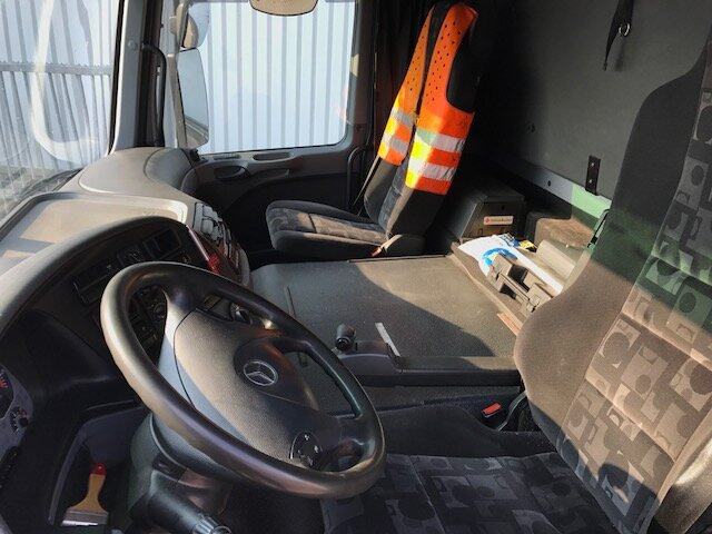 Mercedes-Benz Actros 1841 L 4x2 Actros 1841 L 4x2, Esterer Tankaufbau ca. 13.500l, 2 Kammern - Kamion cisterna: slika Mercedes-Benz Actros 1841 L 4x2 Actros 1841 L 4x2, Esterer Tankaufbau ca. 13.500l, 2 Kammern - Kamion cisterna Mercedes-Benz Actros 1841 L 4x2 Actros 1841 L 4x2, Esterer Tankaufbau ca. 13.500l, 2 Kammern - Kamion cisterna: slika Mercedes-Benz Actros 1841 L 4x2 Actros 1841 L 4x2, Esterer Tankaufbau ca. 13.500l, 2 Kammern - Kamion cisterna