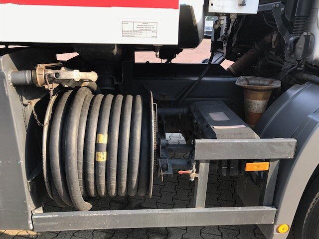 Mercedes-Benz Actros 1841 L 4x2 Actros 1841 L 4x2, Esterer Tankaufbau ca. 13.500l, 2 Kammern - Kamion cisterna: slika Mercedes-Benz Actros 1841 L 4x2 Actros 1841 L 4x2, Esterer Tankaufbau ca. 13.500l, 2 Kammern - Kamion cisterna Mercedes-Benz Actros 1841 L 4x2 Actros 1841 L 4x2, Esterer Tankaufbau ca. 13.500l, 2 Kammern - Kamion cisterna: slika Mercedes-Benz Actros 1841 L 4x2 Actros 1841 L 4x2, Esterer Tankaufbau ca. 13.500l, 2 Kammern - Kamion cisterna