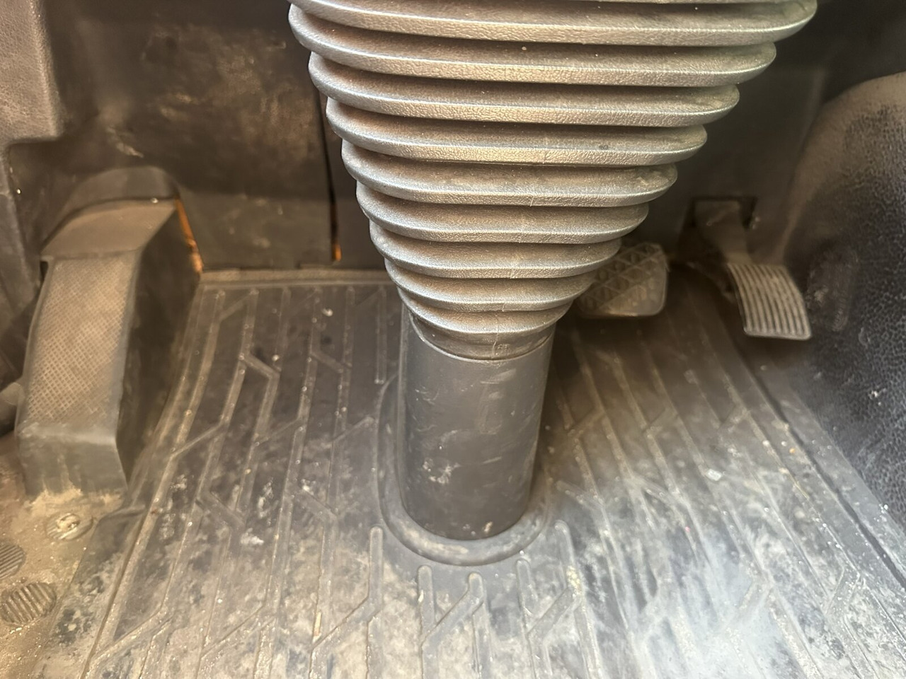 Mercedes-Benz Actros 2532 L 6x2 Actros 2532/41 L 6x2, EEV, Lenkachse - Kamion-šasija: slika Mercedes-Benz Actros 2532 L 6x2 Actros 2532/41 L 6x2, EEV, Lenkachse - Kamion-šasija Mercedes-Benz Actros 2532 L 6x2 Actros 2532/41 L 6x2, EEV, Lenkachse - Kamion-šasija: slika Mercedes-Benz Actros 2532 L 6x2 Actros 2532/41 L 6x2, EEV, Lenkachse - Kamion-šasija