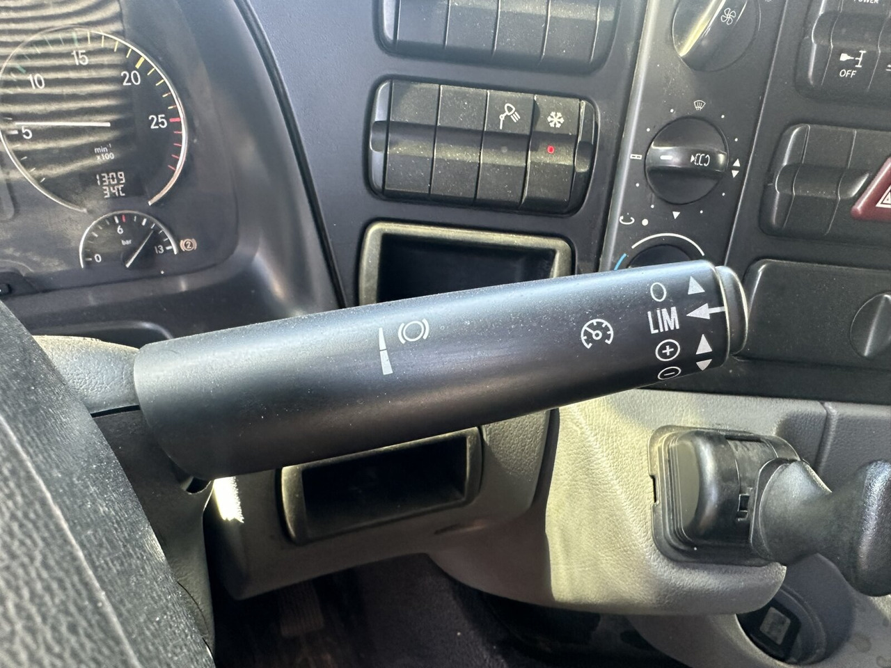 Mercedes-Benz Actros 2532 L 6x2 Actros 2532/41 L 6x2, EEV, Lenkachse - Kamion-šasija: slika Mercedes-Benz Actros 2532 L 6x2 Actros 2532/41 L 6x2, EEV, Lenkachse - Kamion-šasija Mercedes-Benz Actros 2532 L 6x2 Actros 2532/41 L 6x2, EEV, Lenkachse - Kamion-šasija: slika Mercedes-Benz Actros 2532 L 6x2 Actros 2532/41 L 6x2, EEV, Lenkachse - Kamion-šasija