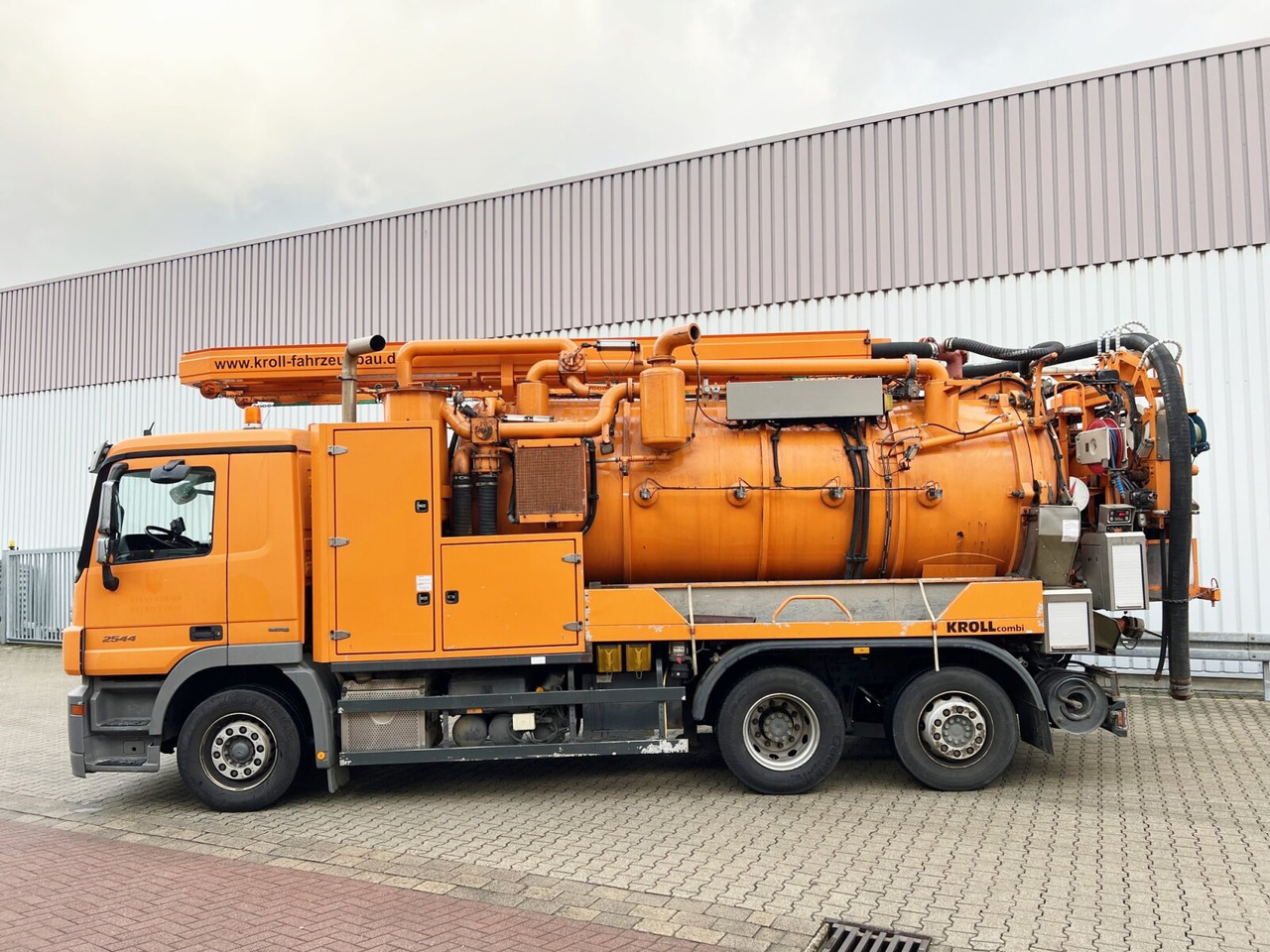 Mercedes-Benz Actros 2544 L 6x2 Actros 2544 L 6x2, Lenkachse, Kroll Saug-/Spülwagen ca. 12m³, Funk - Vakum kamion: slika Mercedes-Benz Actros 2544 L 6x2 Actros 2544 L 6x2, Lenkachse, Kroll Saug-/Spülwagen ca. 12m³, Funk - Vakum kamion Mercedes-Benz Actros 2544 L 6x2 Actros 2544 L 6x2, Lenkachse, Kroll Saug-/Spülwagen ca. 12m³, Funk - Vakum kamion: slika Mercedes-Benz Actros 2544 L 6x2 Actros 2544 L 6x2, Lenkachse, Kroll Saug-/Spülwagen ca. 12m³, Funk - Vakum kamion