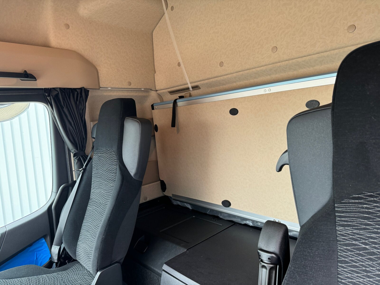 Novi Kamion-šasija Mercedes-Benz Actros 2545 L 6x2 Actros 2545 L 6x2, Lenk-/Liftachse, StreamSpace, MultimediaCockpit: slika Novi Kamion-šasija Mercedes-Benz Actros 2545 L 6x2 Actros 2545 L 6x2, Lenk-/Liftachse, StreamSpace, MultimediaCockpit