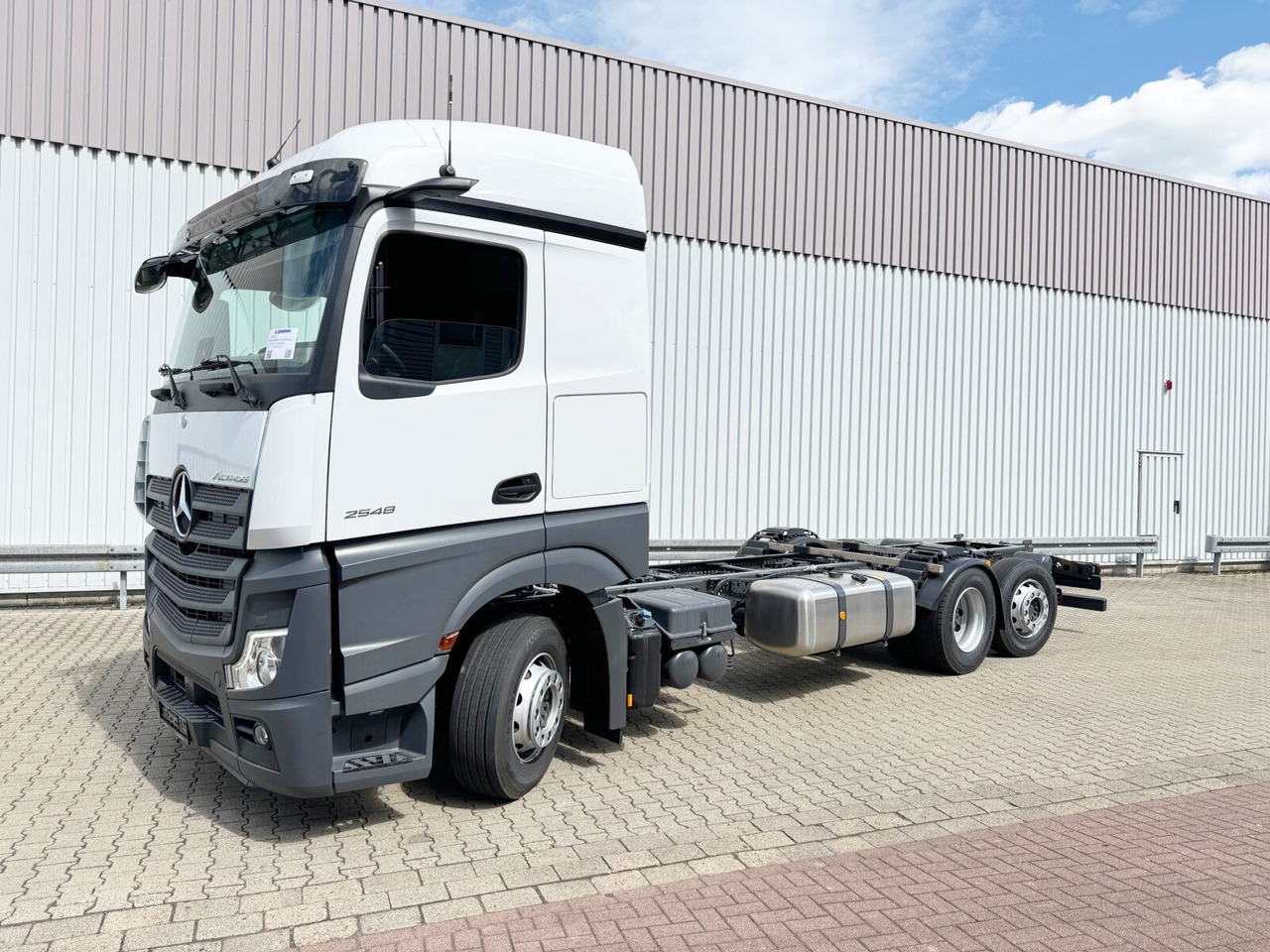 Novi Kamion s kukastom dizalicom Mercedes-Benz Actros 2548 L 6x2 Actros 2548 L 6x2, Retarder, Lenk-/Liftachse, Navi, MirrorCam, MultimediaCockpit: slika Novi Kamion s kukastom dizalicom Mercedes-Benz Actros 2548 L 6x2 Actros 2548 L 6x2, Retarder, Lenk-/Liftachse, Navi, MirrorCam, MultimediaCockpit