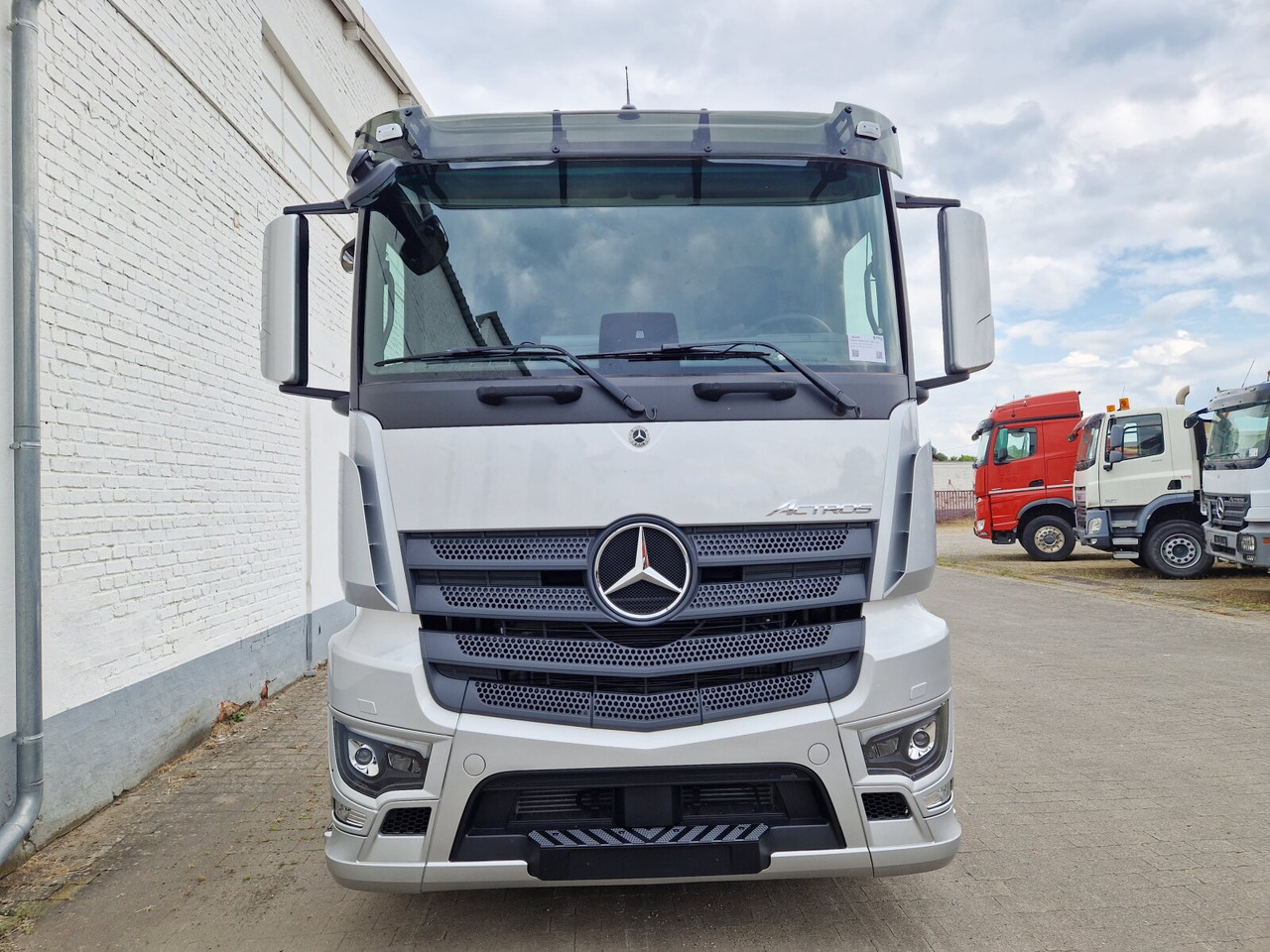 Mercedes-Benz Actros 2553 LL 6x2 Actros 2553 LL 6x2/46, Retarder, Liftachse, MultimediaCockpit, LED, Navi - Kamion s kukastom dizalicom: slika Mercedes-Benz Actros 2553 LL 6x2 Actros 2553 LL 6x2/46, Retarder, Liftachse, MultimediaCockpit, LED, Navi - Kamion s kukastom dizalicom Mercedes-Benz Actros 2553 LL 6x2 Actros 2553 LL 6x2/46, Retarder, Liftachse, MultimediaCockpit, LED, Navi - Kamion s kukastom dizalicom: slika Mercedes-Benz Actros 2553 LL 6x2 Actros 2553 LL 6x2/46, Retarder, Liftachse, MultimediaCockpit, LED, Navi - Kamion s kukastom dizalicom