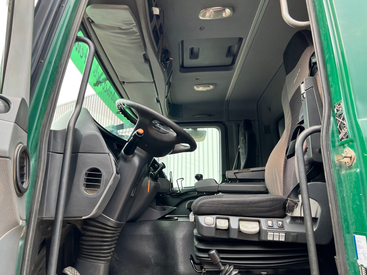 Interior photo 1: Kiper Mercedes-Benz Actros 2644/48 K 6x4 Actros 2644/48 K 6x4, Stahlmulde ca. 14m³ Interior photo 1: Kiper Mercedes-Benz Actros 2644/48 K 6x4 Actros 2644/48 K 6x4, Stahlmulde ca. 14m³