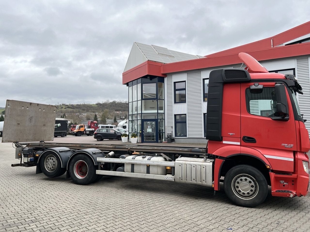 Kamion-šasija Mercedes-Benz Actros 2645 6x2 Actros 2645 6x2, Retarder, Liftachse, AWL, Hiab LBW: slika Kamion-šasija Mercedes-Benz Actros 2645 6x2 Actros 2645 6x2, Retarder, Liftachse, AWL, Hiab LBW