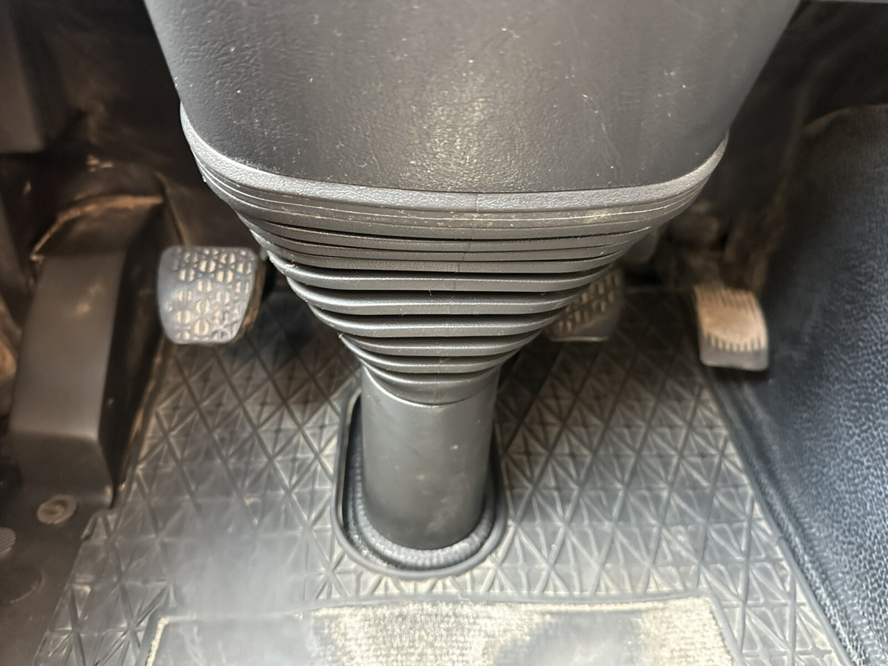 Mercedes-Benz Actros 3348 AK 6x6 Actros 3348 AK 6x6 - Kamion-šasija: slika Mercedes-Benz Actros 3348 AK 6x6 Actros 3348 AK 6x6 - Kamion-šasija Mercedes-Benz Actros 3348 AK 6x6 Actros 3348 AK 6x6 - Kamion-šasija: slika Mercedes-Benz Actros 3348 AK 6x6 Actros 3348 AK 6x6 - Kamion-šasija